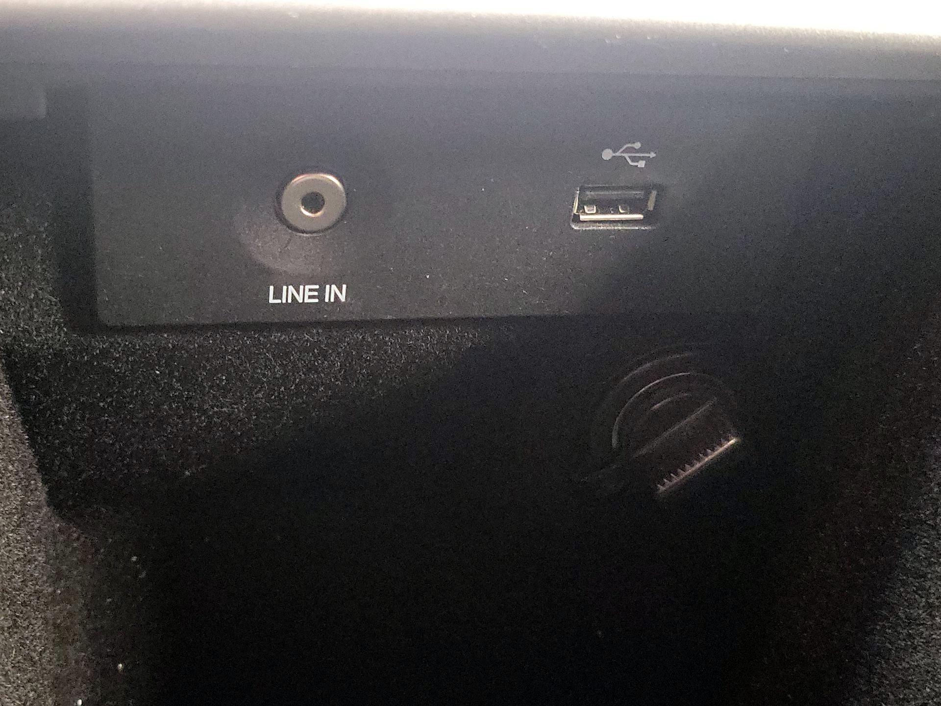 Thumbnail: 2017 Ford Taurus - 18