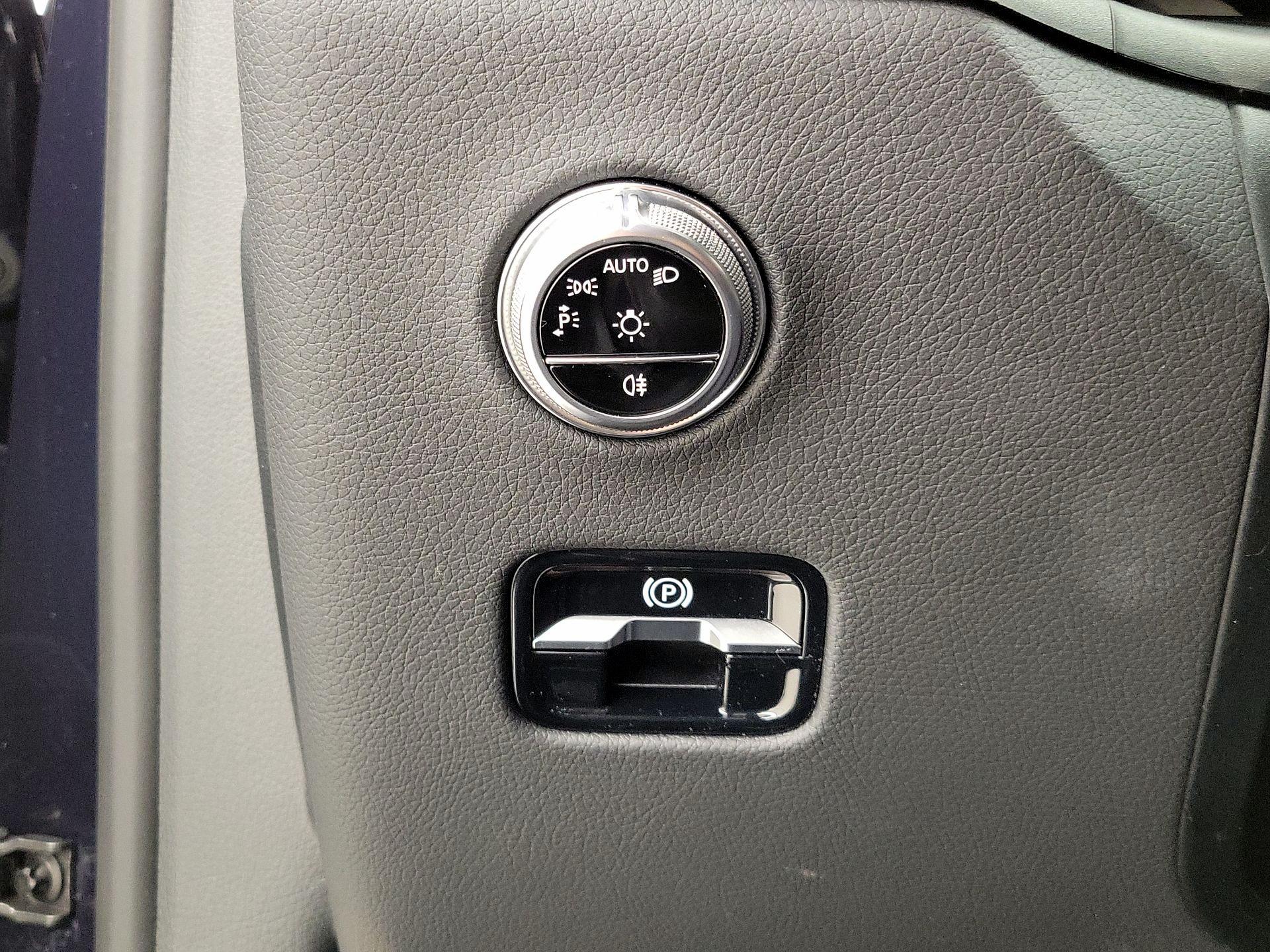 Thumbnail: 2024 Mercedes-Benz GLC - 13