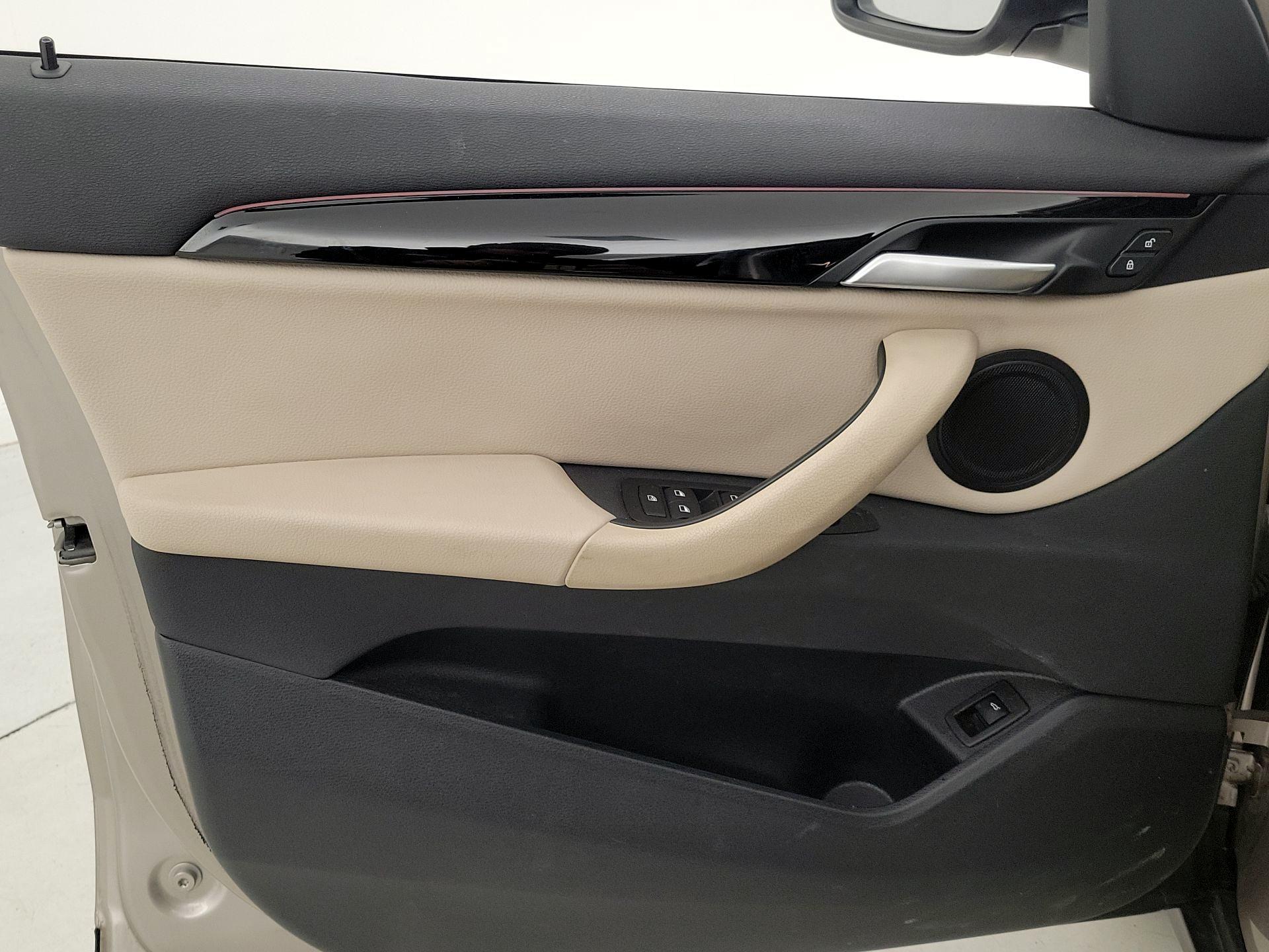 Thumbnail: 2022 BMW X1 - 12