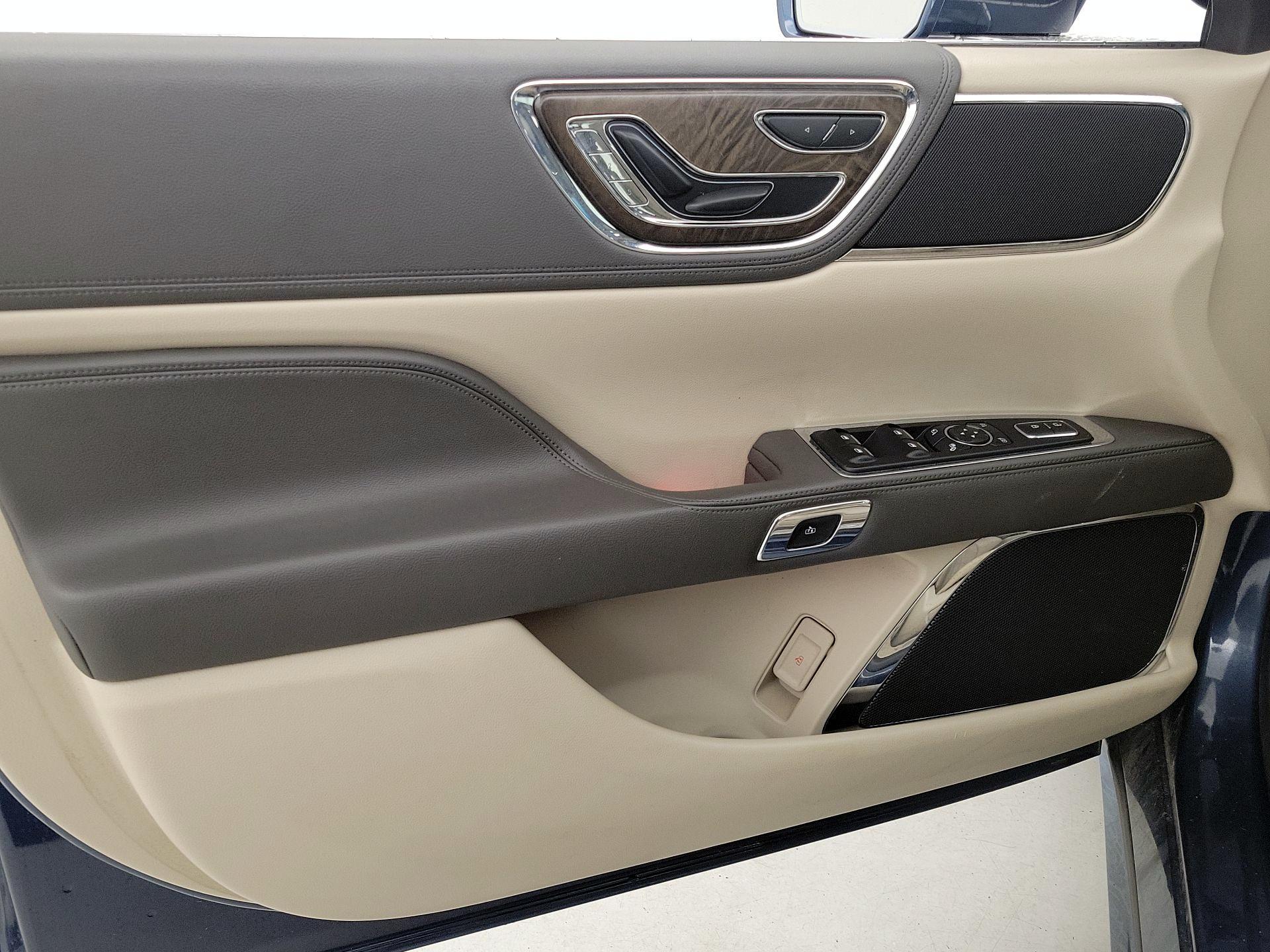 Thumbnail: 2019 Lincoln Continental - 12