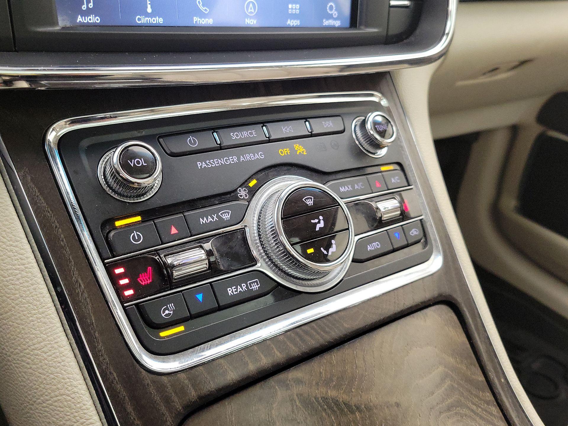 Thumbnail: 2019 Lincoln Continental - 17