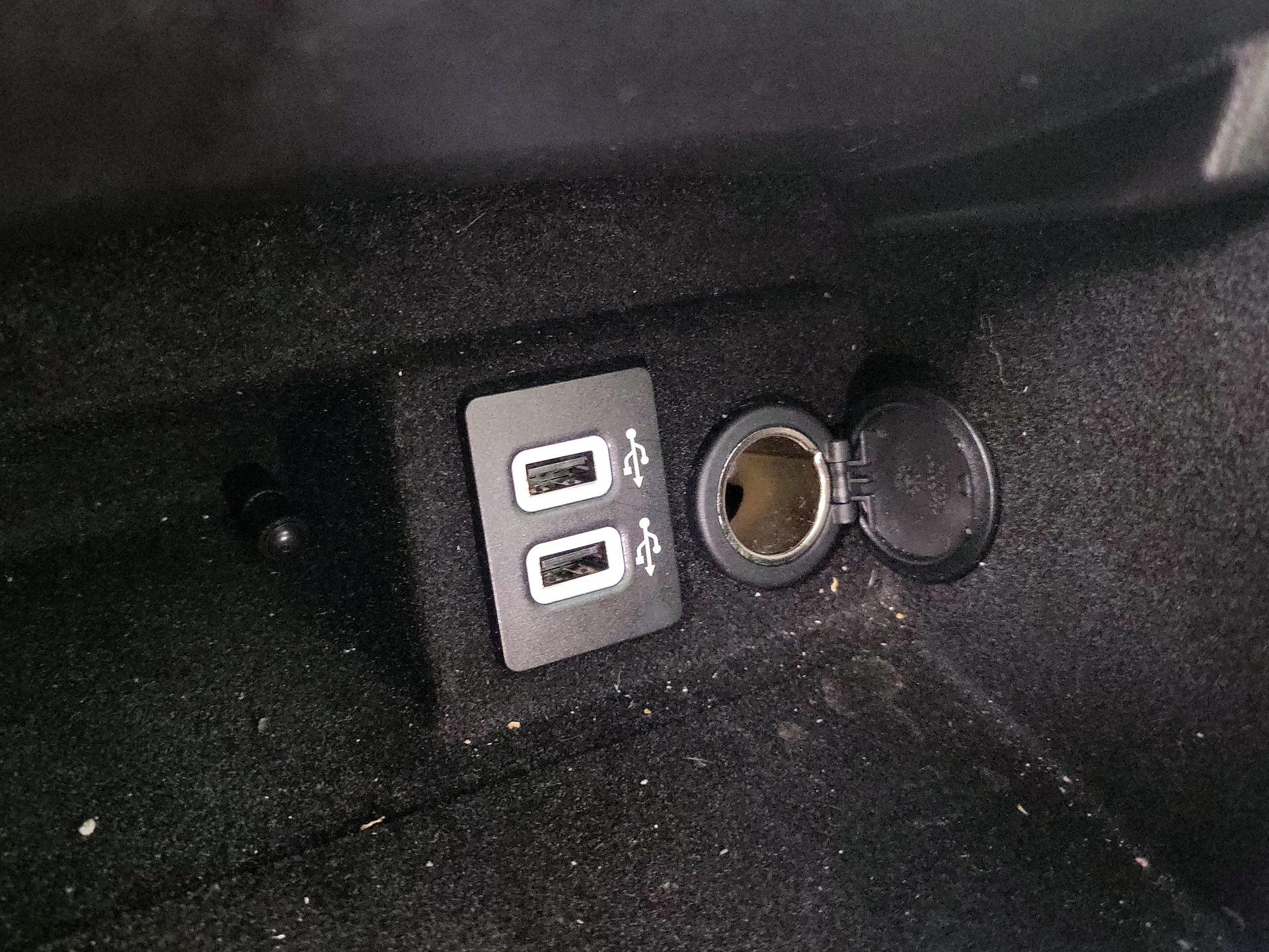 Thumbnail: 2019 Lincoln Continental - 19