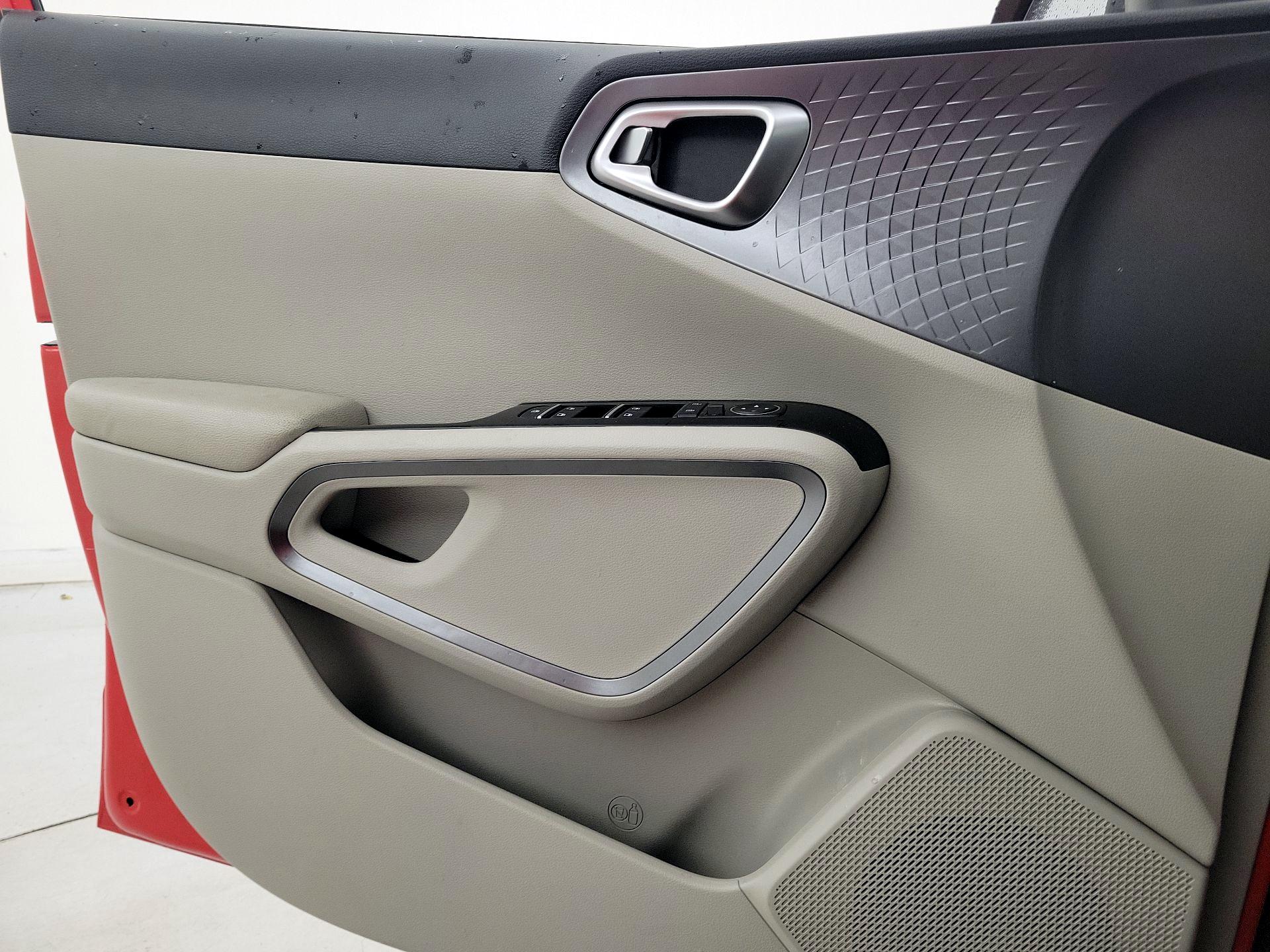 Thumbnail: 2020 Kia Soul - 12