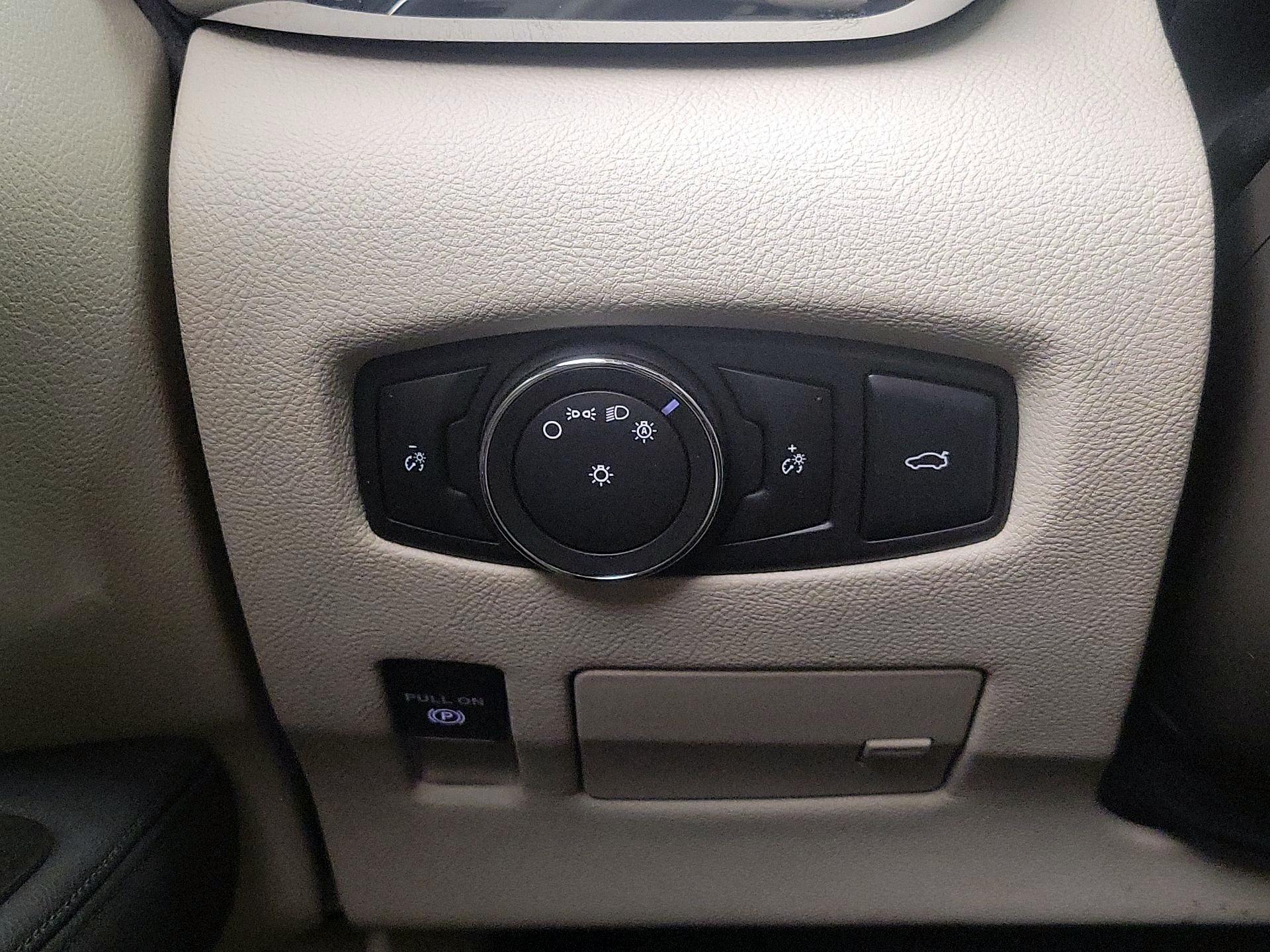 Thumbnail: 2017 Lincoln Continental - 11