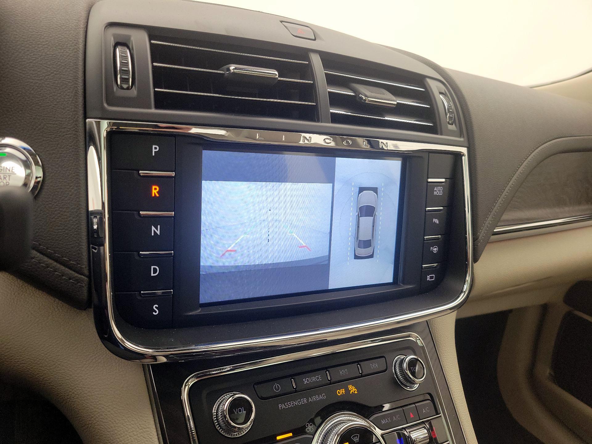 Thumbnail: 2017 Lincoln Continental - 13