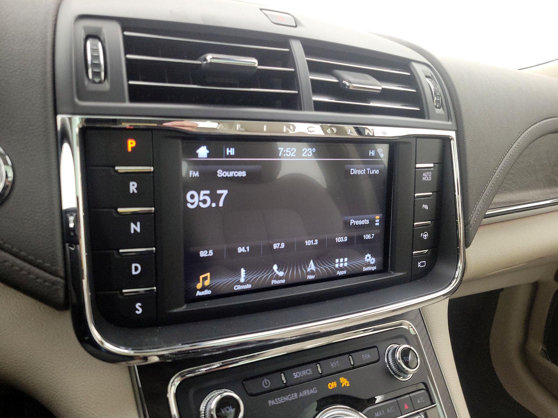 Thumbnail: 2017 Lincoln Continental - 14