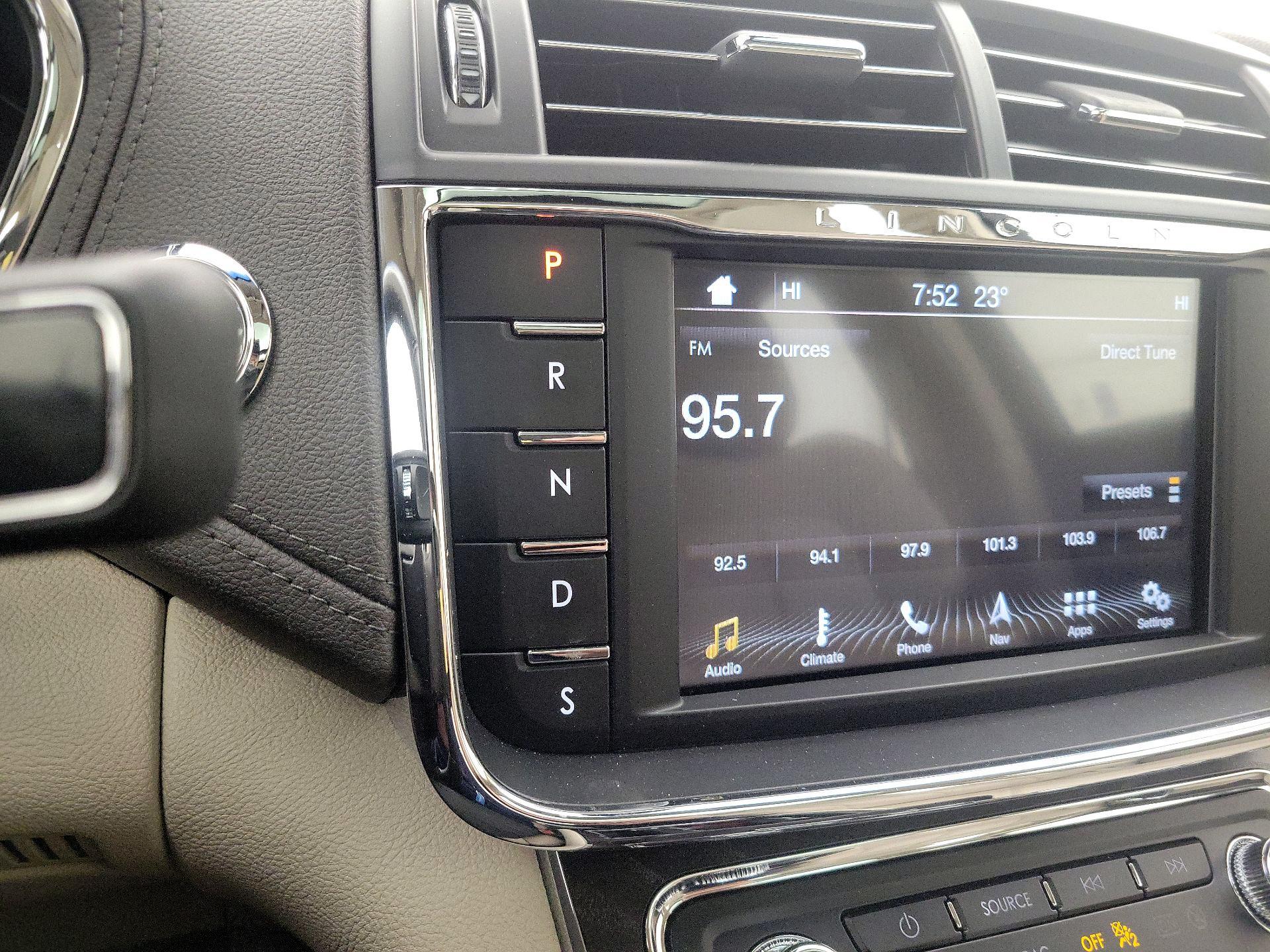 Thumbnail: 2017 Lincoln Continental - 16