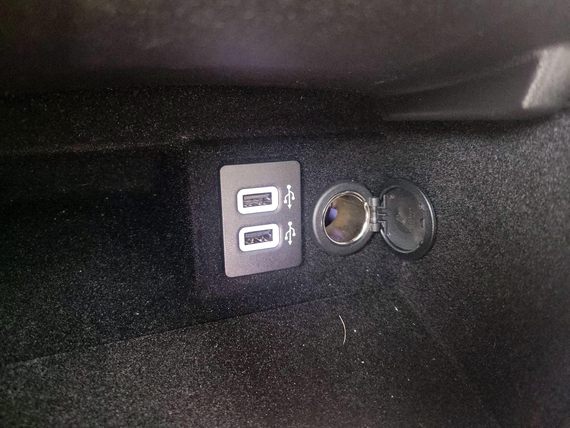 Thumbnail: 2017 Lincoln Continental - 17