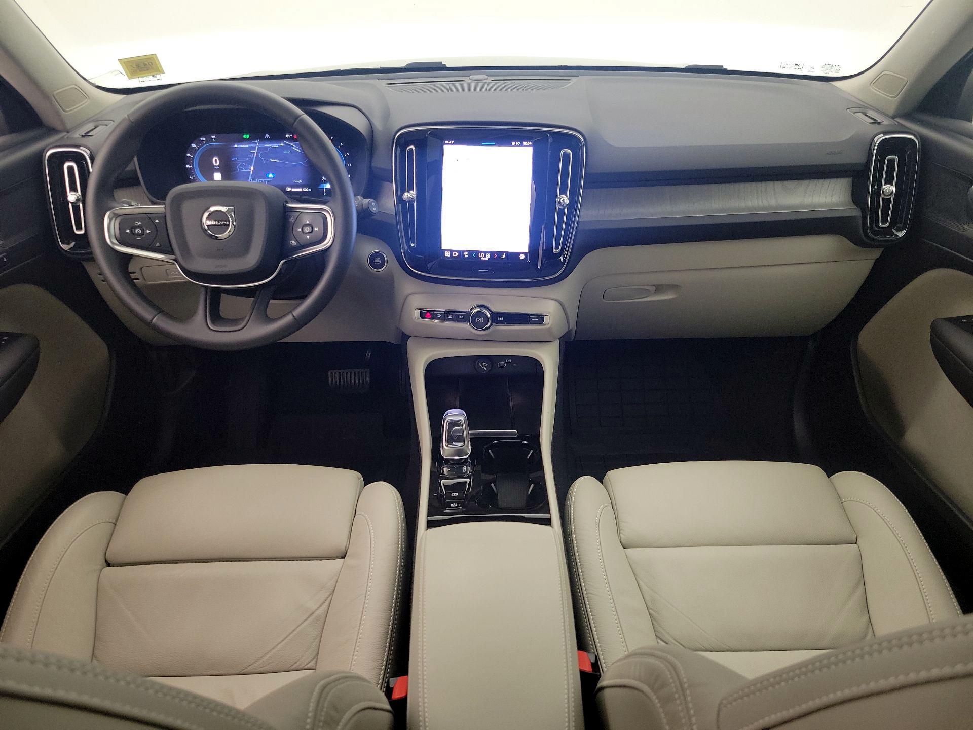 Thumbnail: 2023 Volvo XC40 - 9