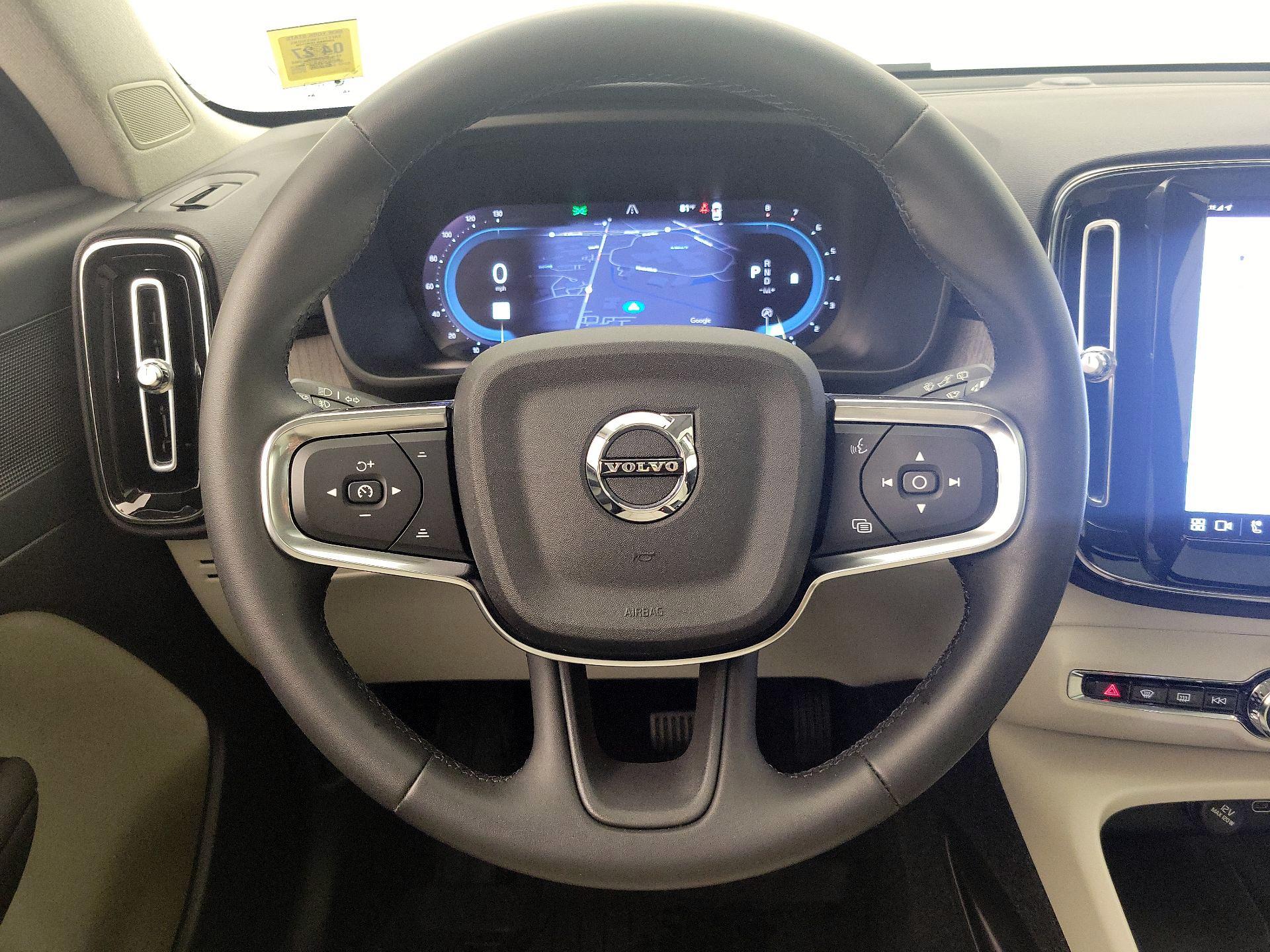 Thumbnail: 2023 Volvo XC40 - 10