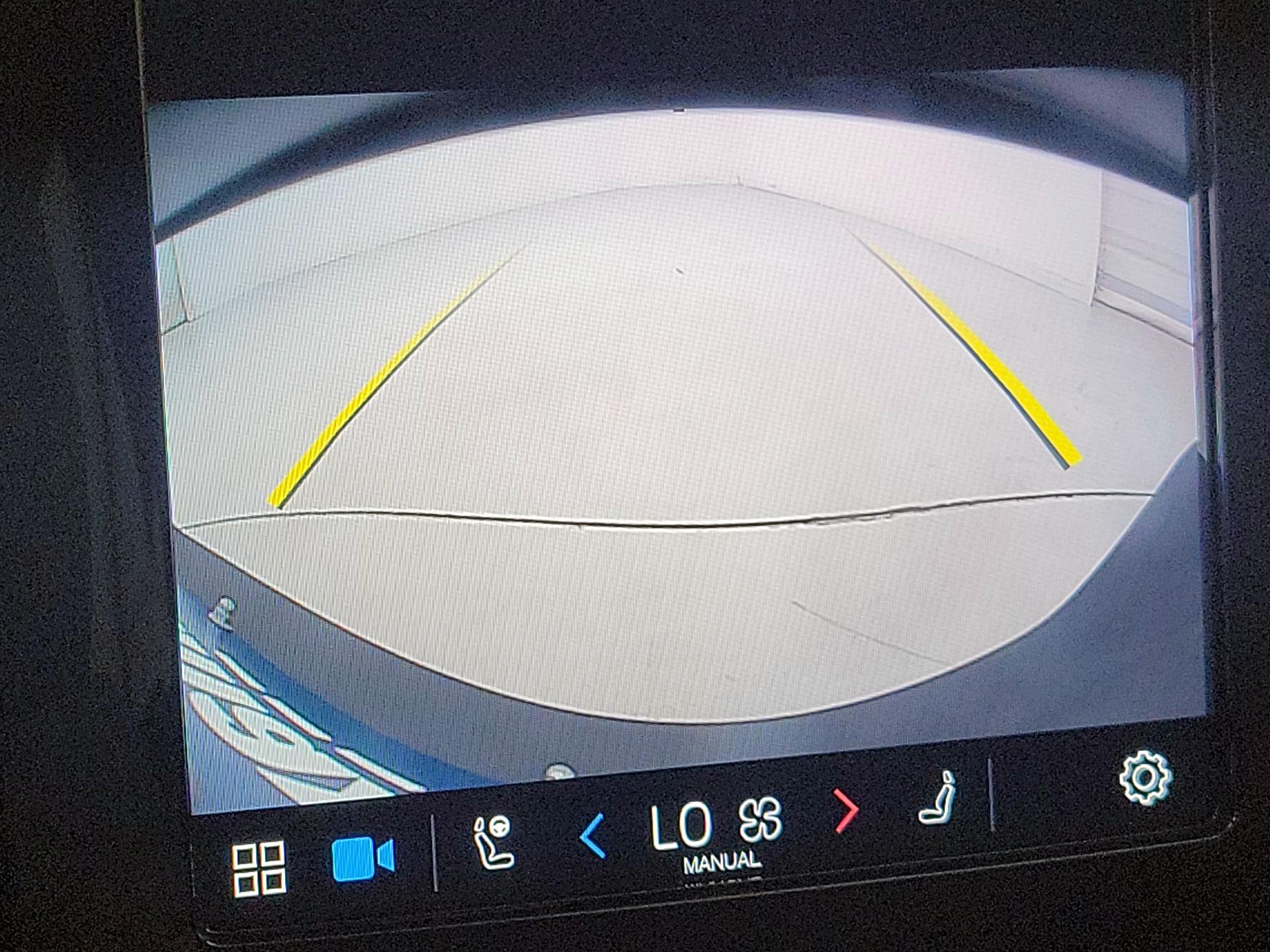 Thumbnail: 2023 Volvo XC40 - 15