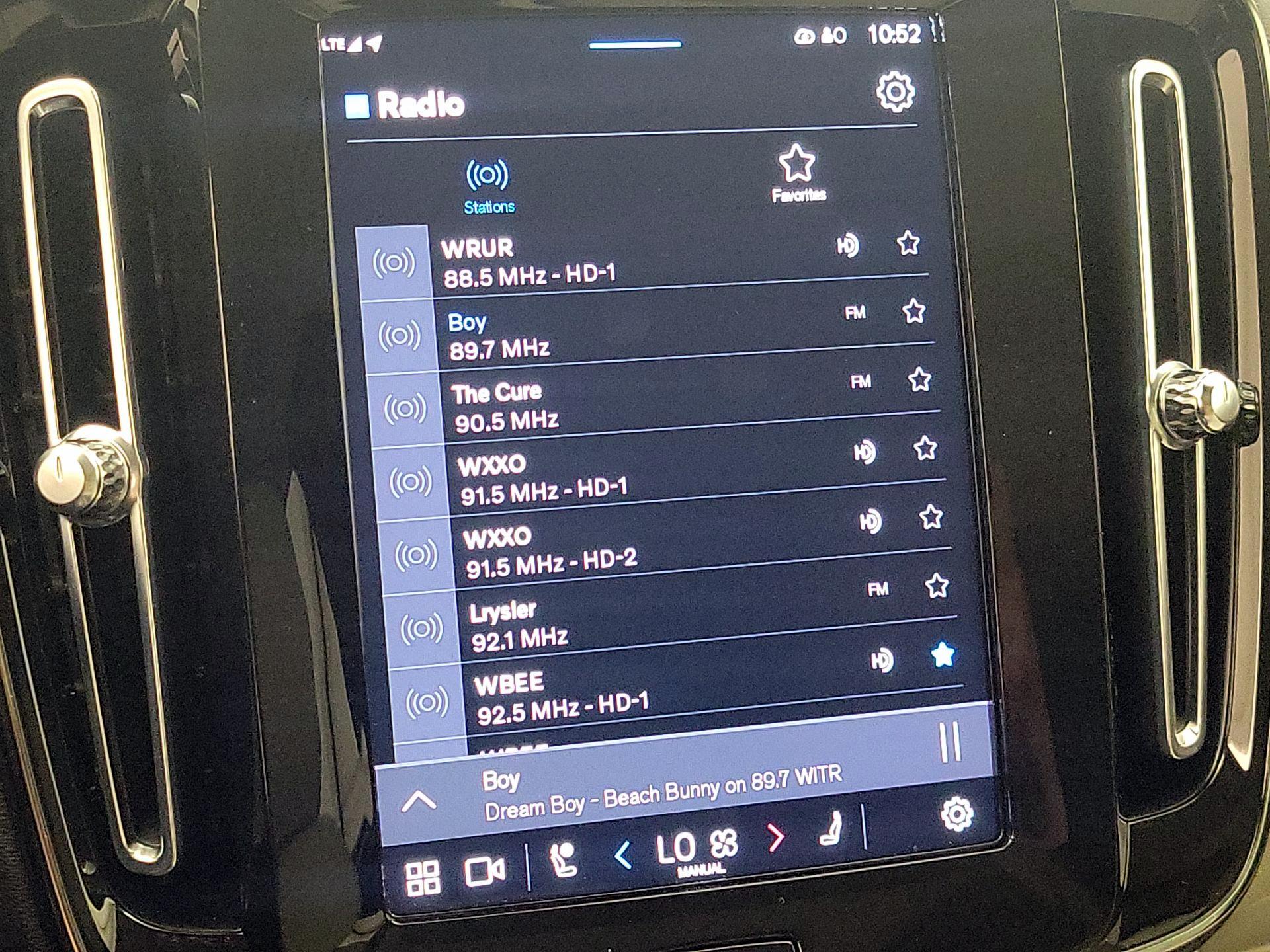 Thumbnail: 2023 Volvo XC40 - 16