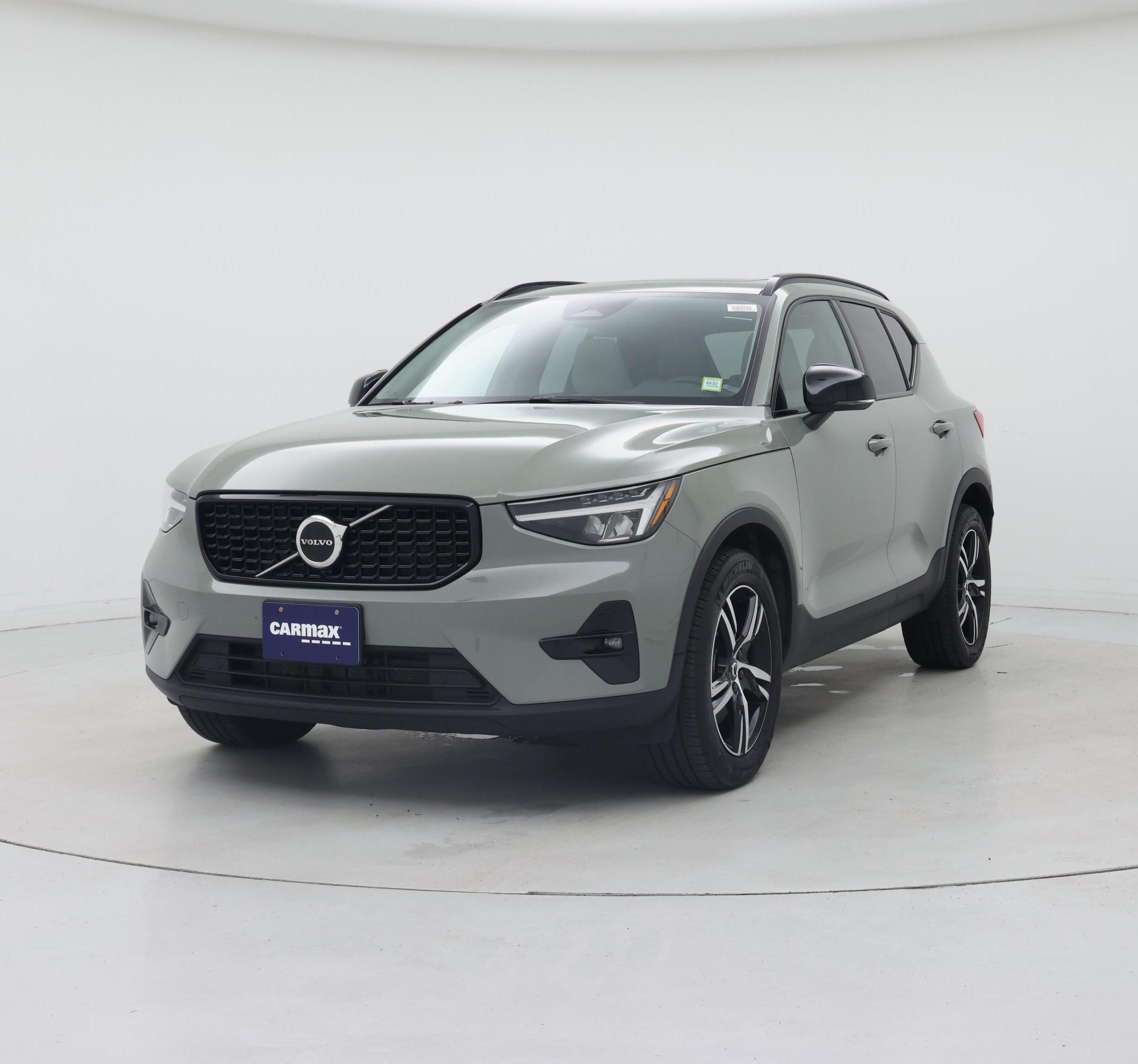 Thumbnail: 2023 Volvo XC40 - 4