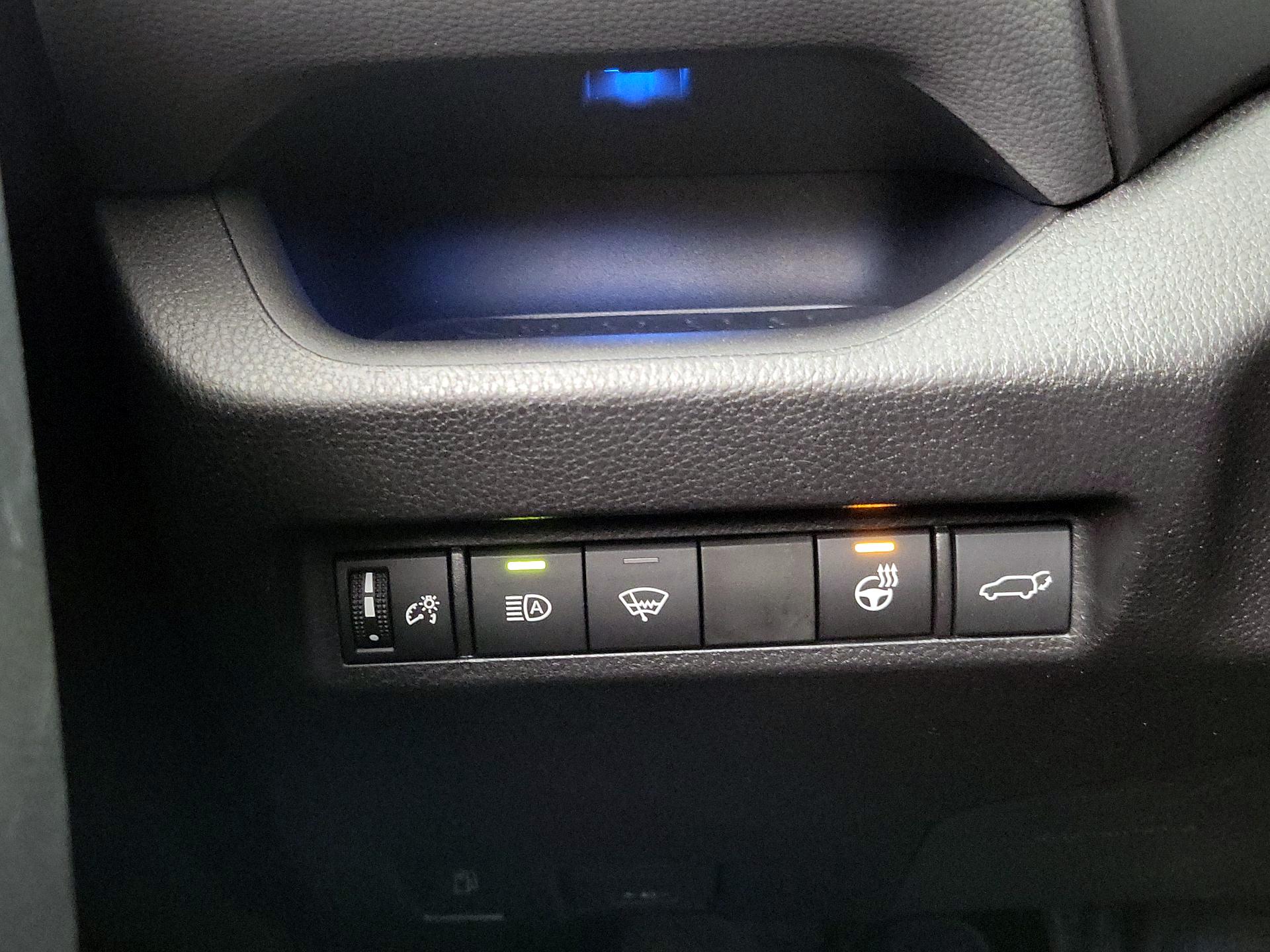 Thumbnail: 2021 Toyota RAV4 - 13