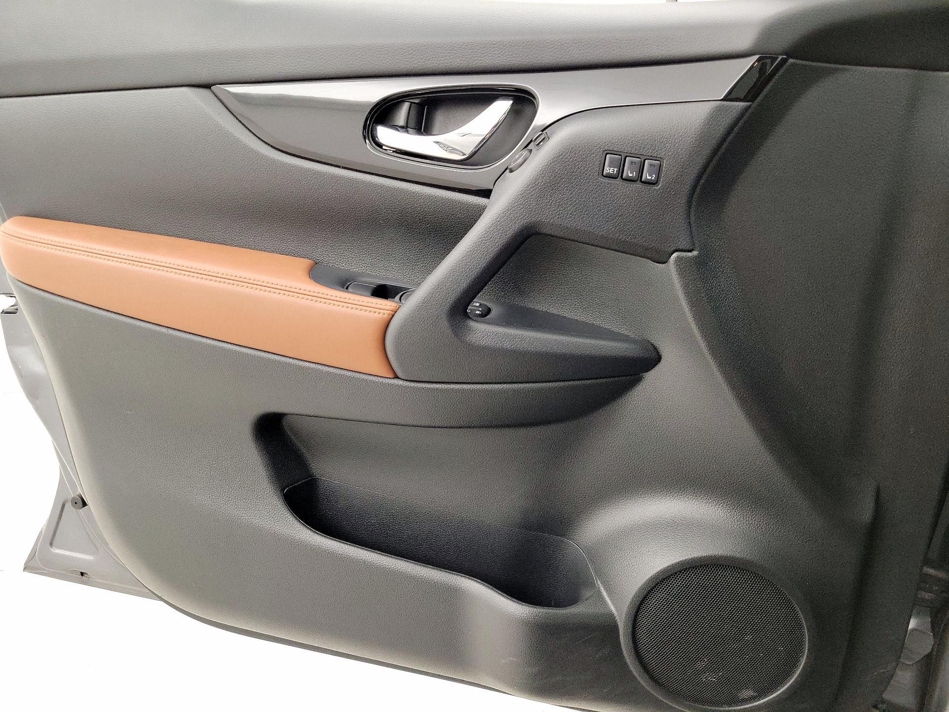 Thumbnail: 2019 Nissan Rogue - 12