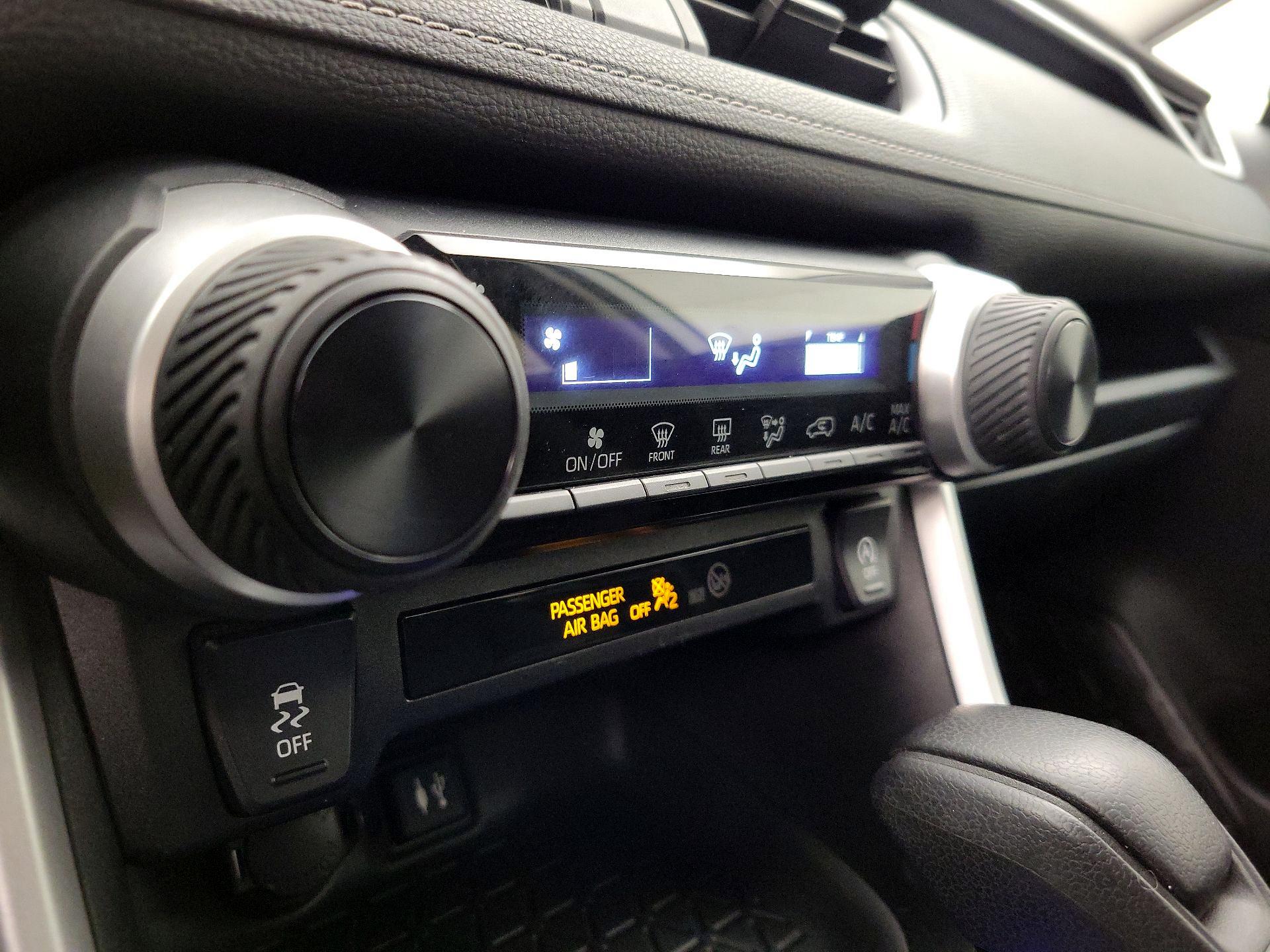 Thumbnail: 2019 Toyota RAV4 - 16