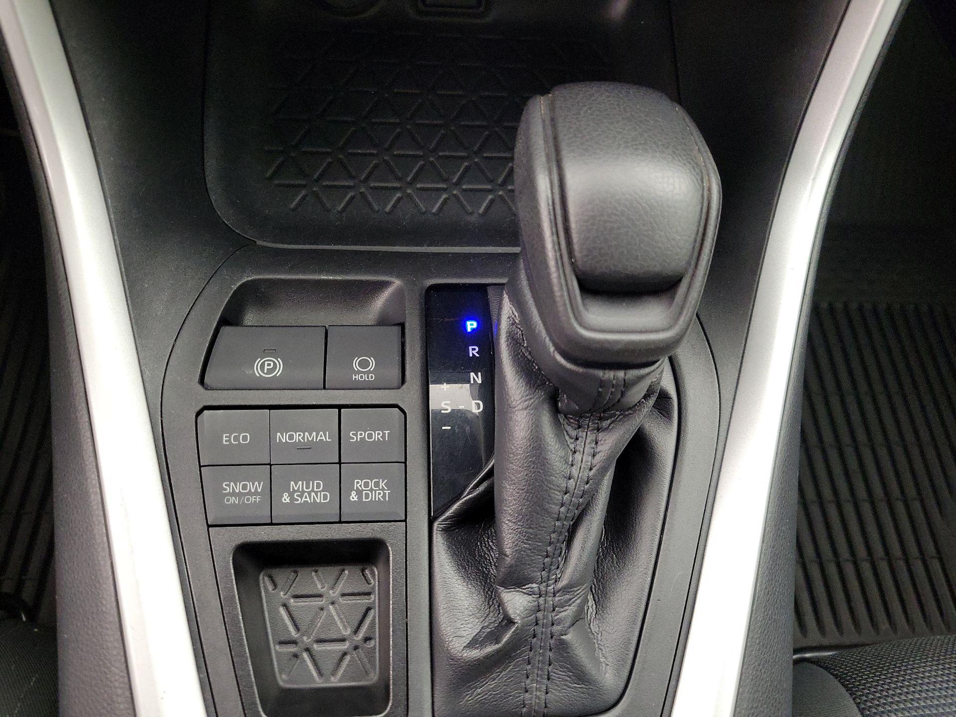 Thumbnail: 2019 Toyota RAV4 - 17