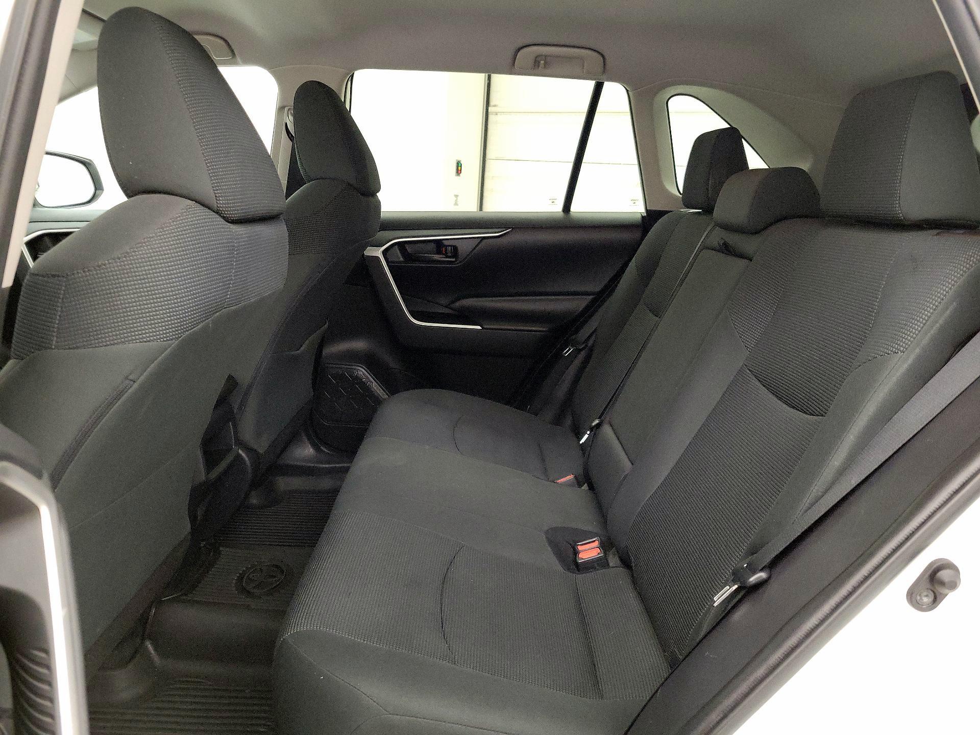 Thumbnail: 2019 Toyota RAV4 - 19