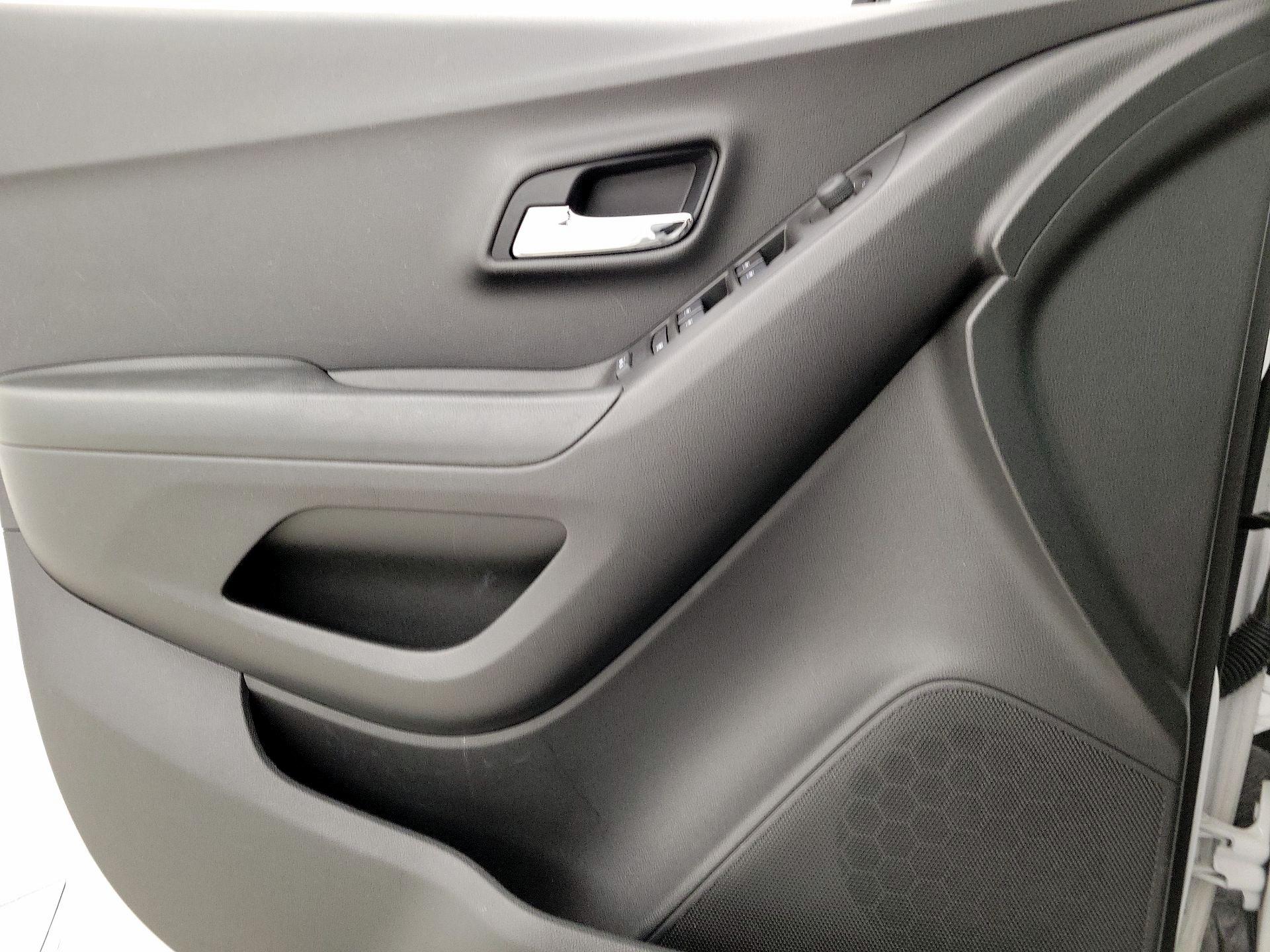 Thumbnail: 2021 Chevrolet Trax - 12