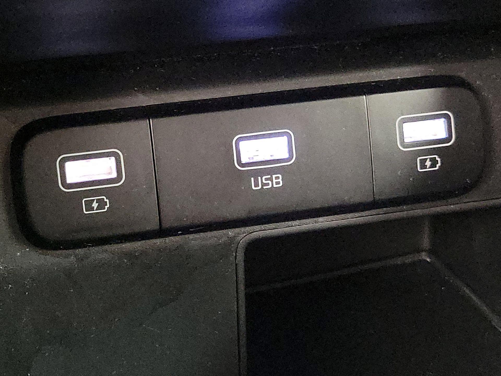 Thumbnail: 2021 Kia Sorento - 18