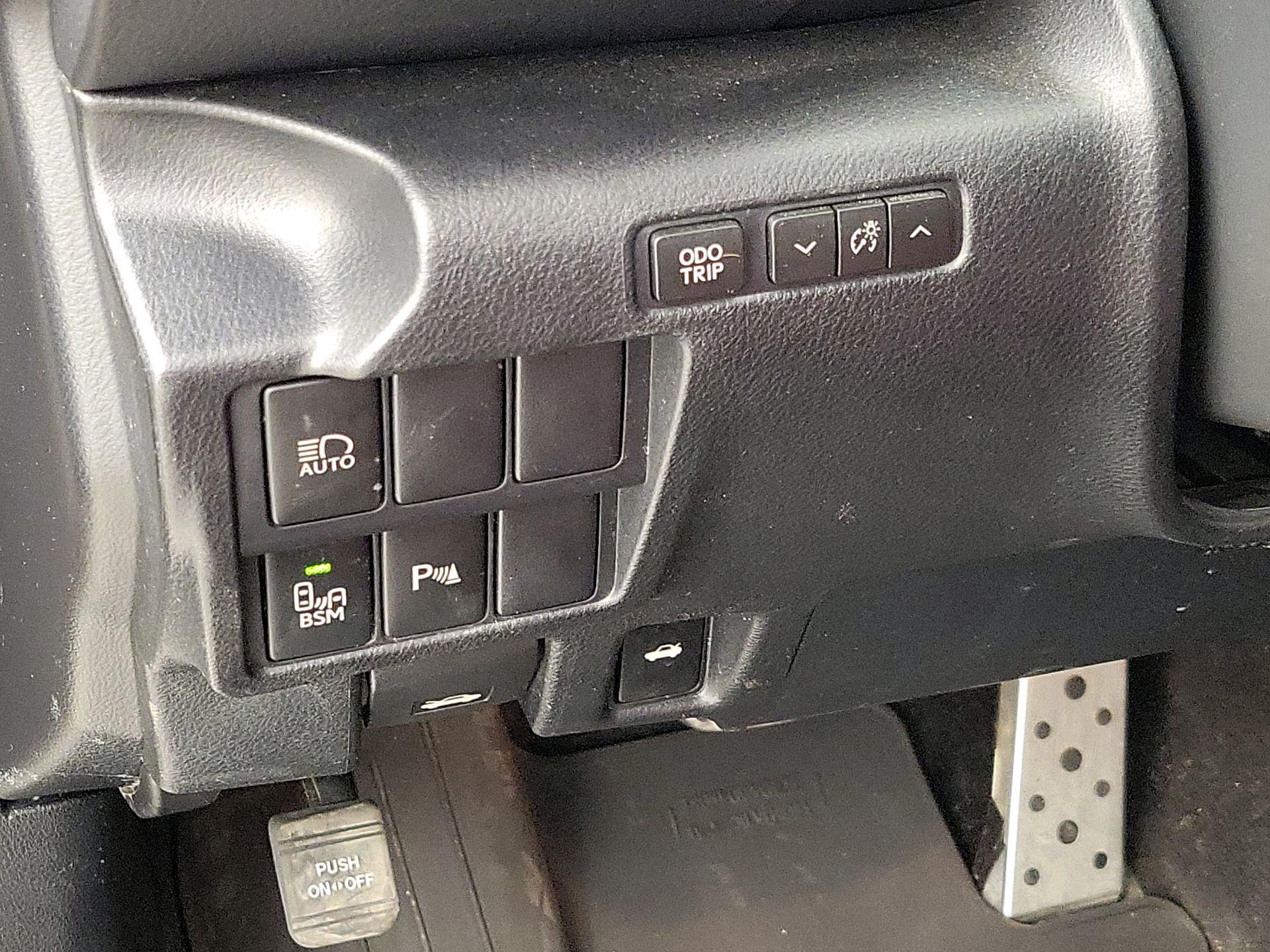 Thumbnail: 2020 Lexus IS - 13