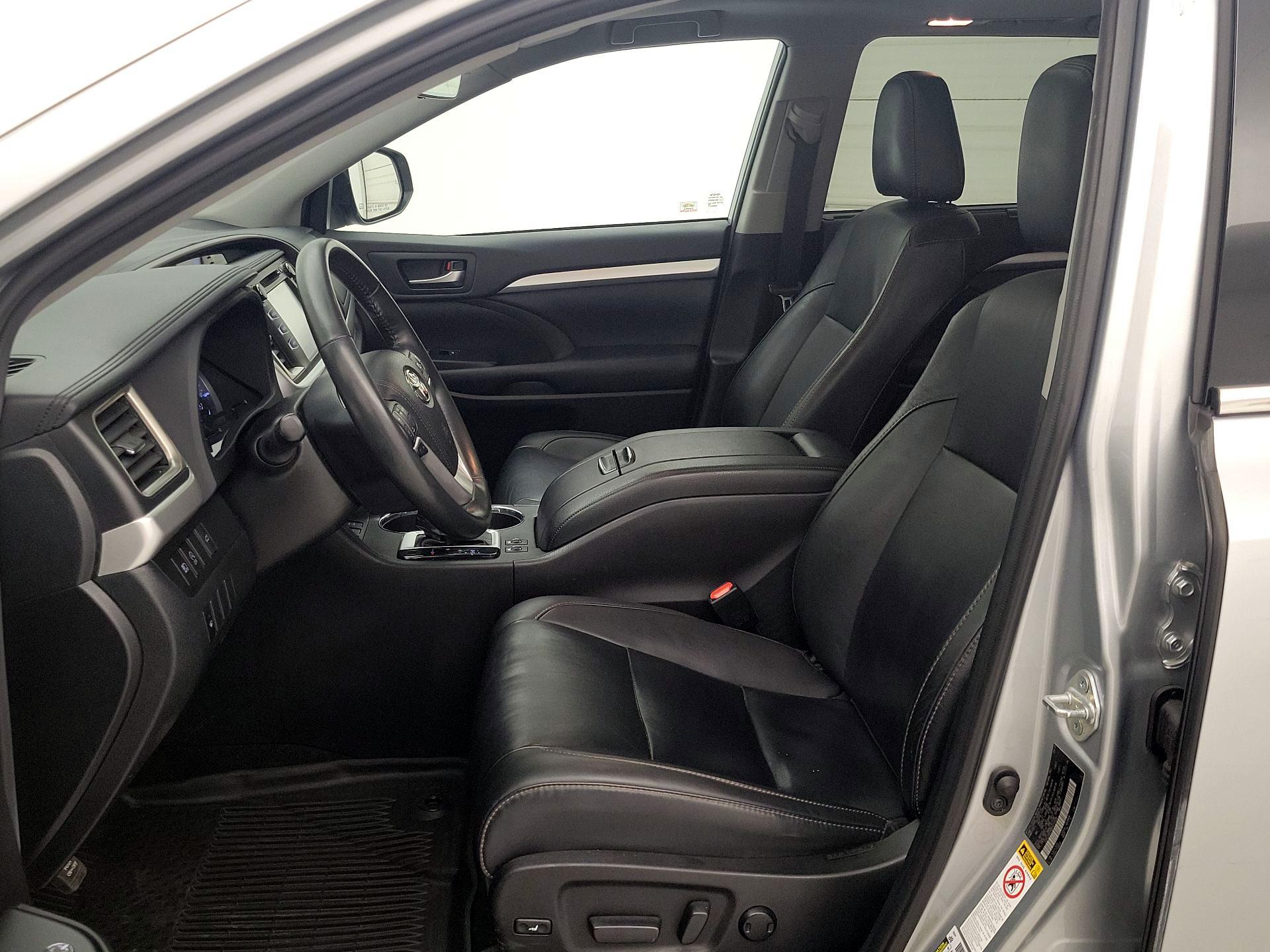 Thumbnail: 2019 Toyota Highlander - 11