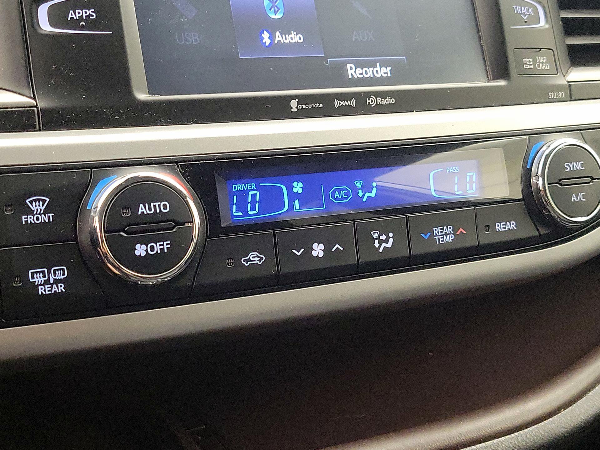 Thumbnail: 2019 Toyota Highlander - 17