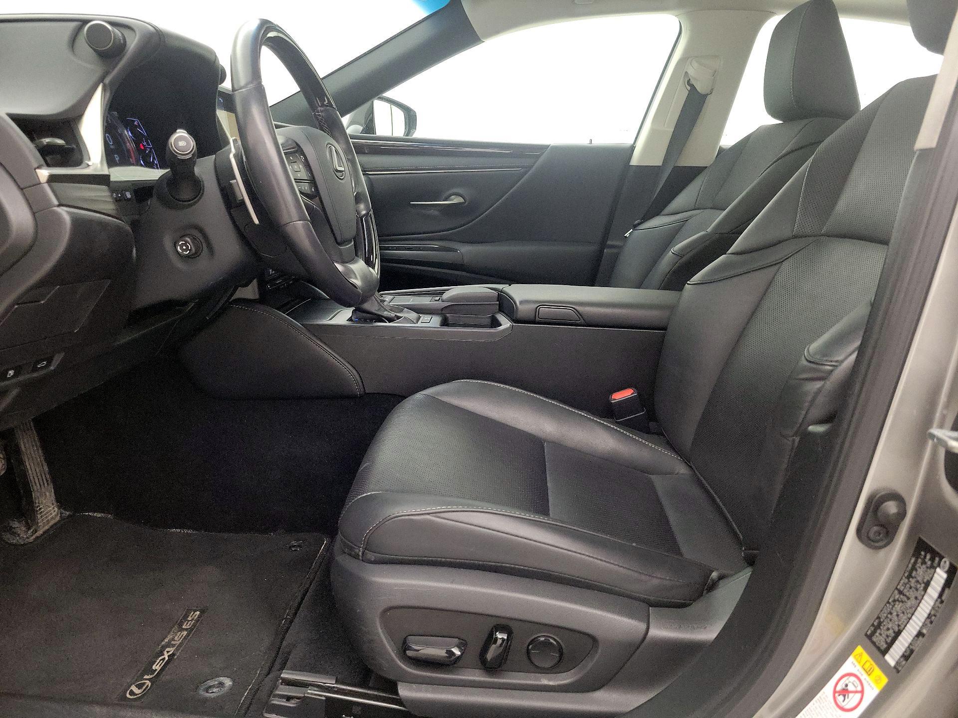 Thumbnail: 2019 Lexus ES - 11