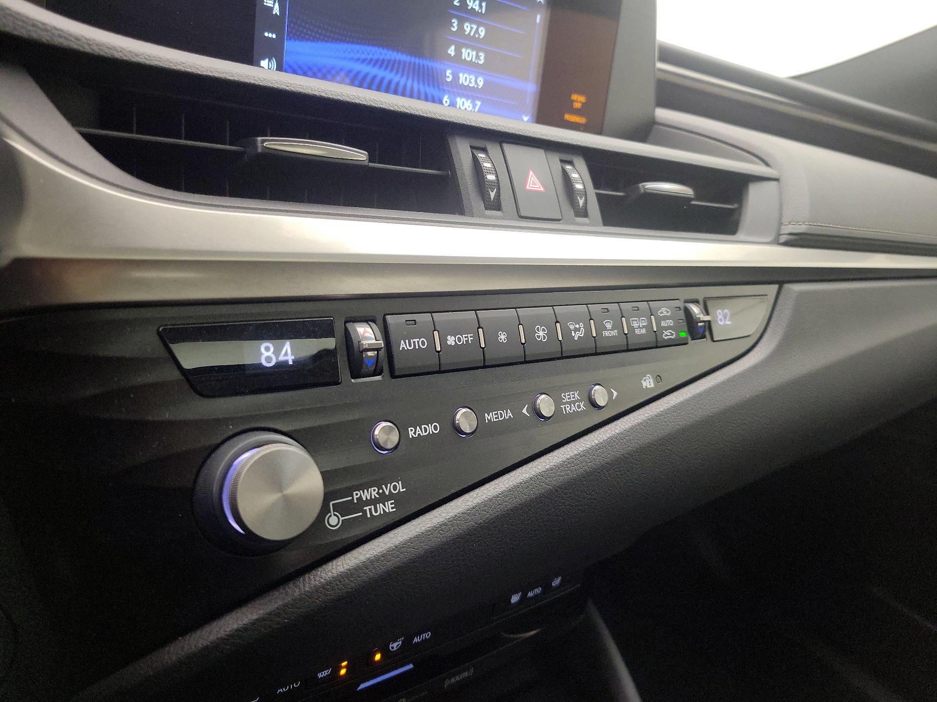 Thumbnail: 2019 Lexus ES - 16