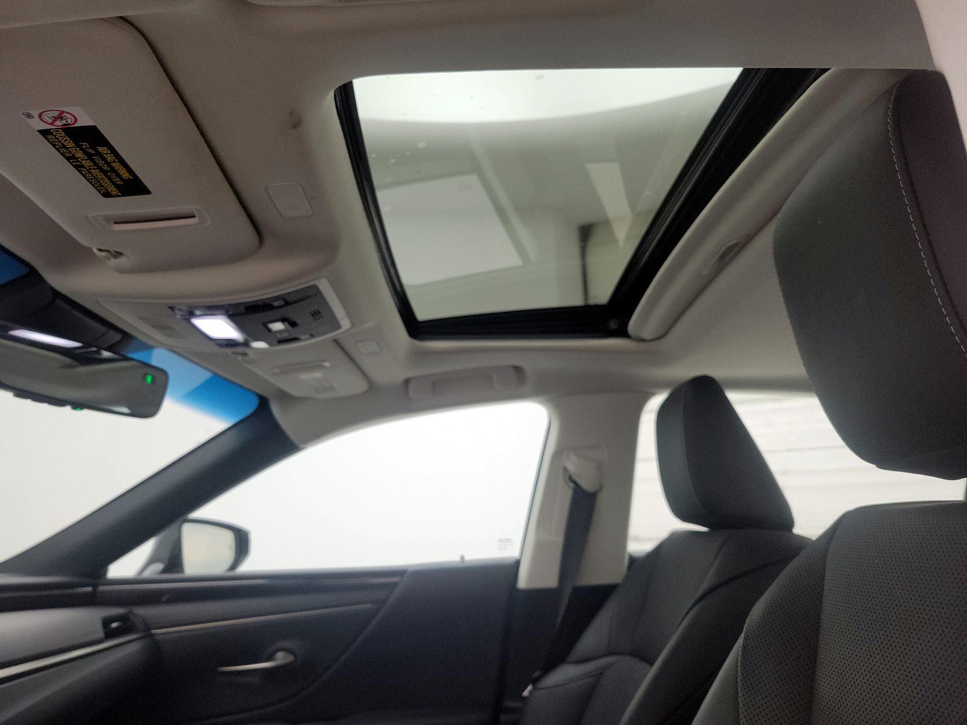 Thumbnail: 2019 Lexus ES - 19