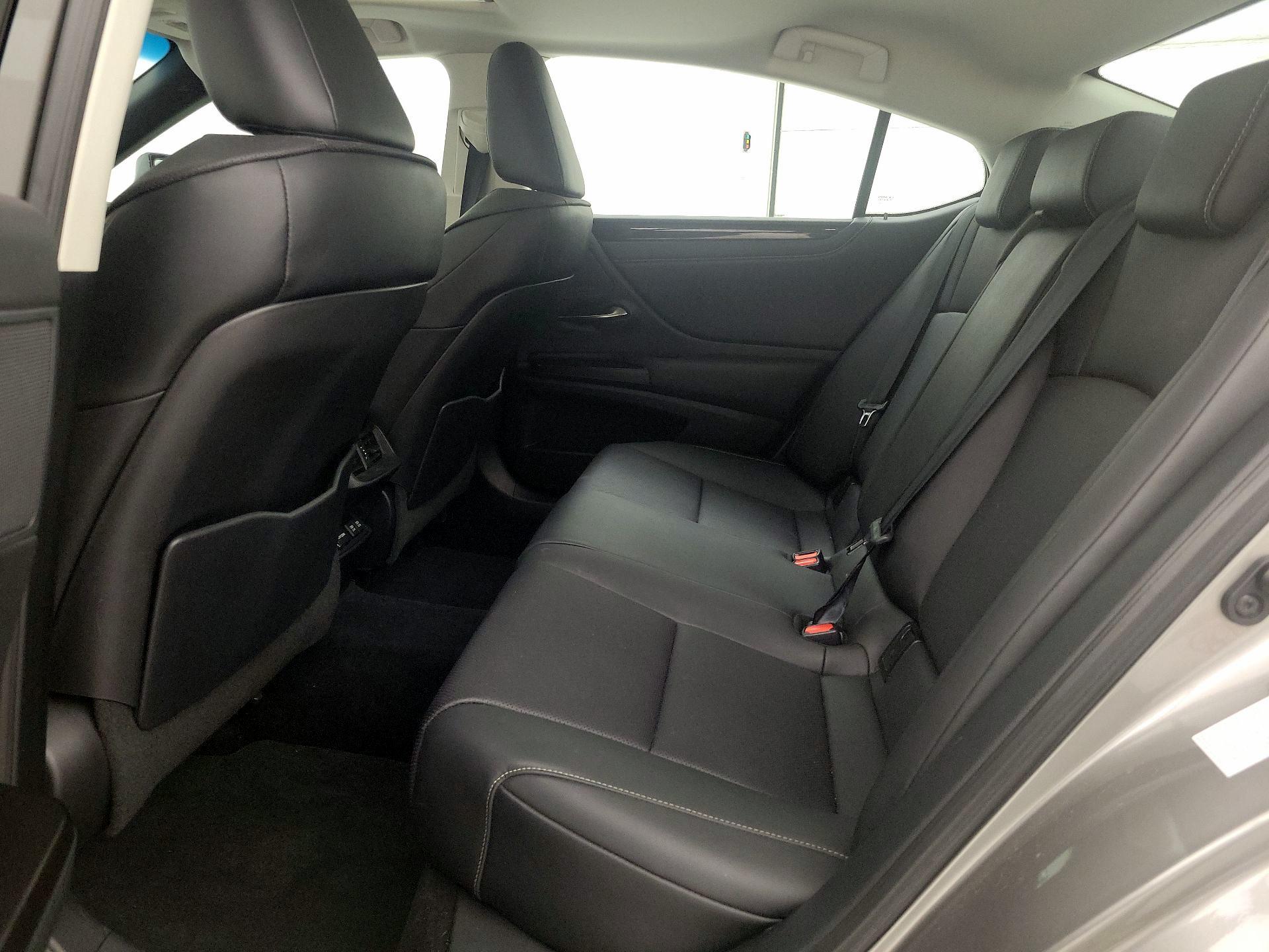 Thumbnail: 2019 Lexus ES - 20