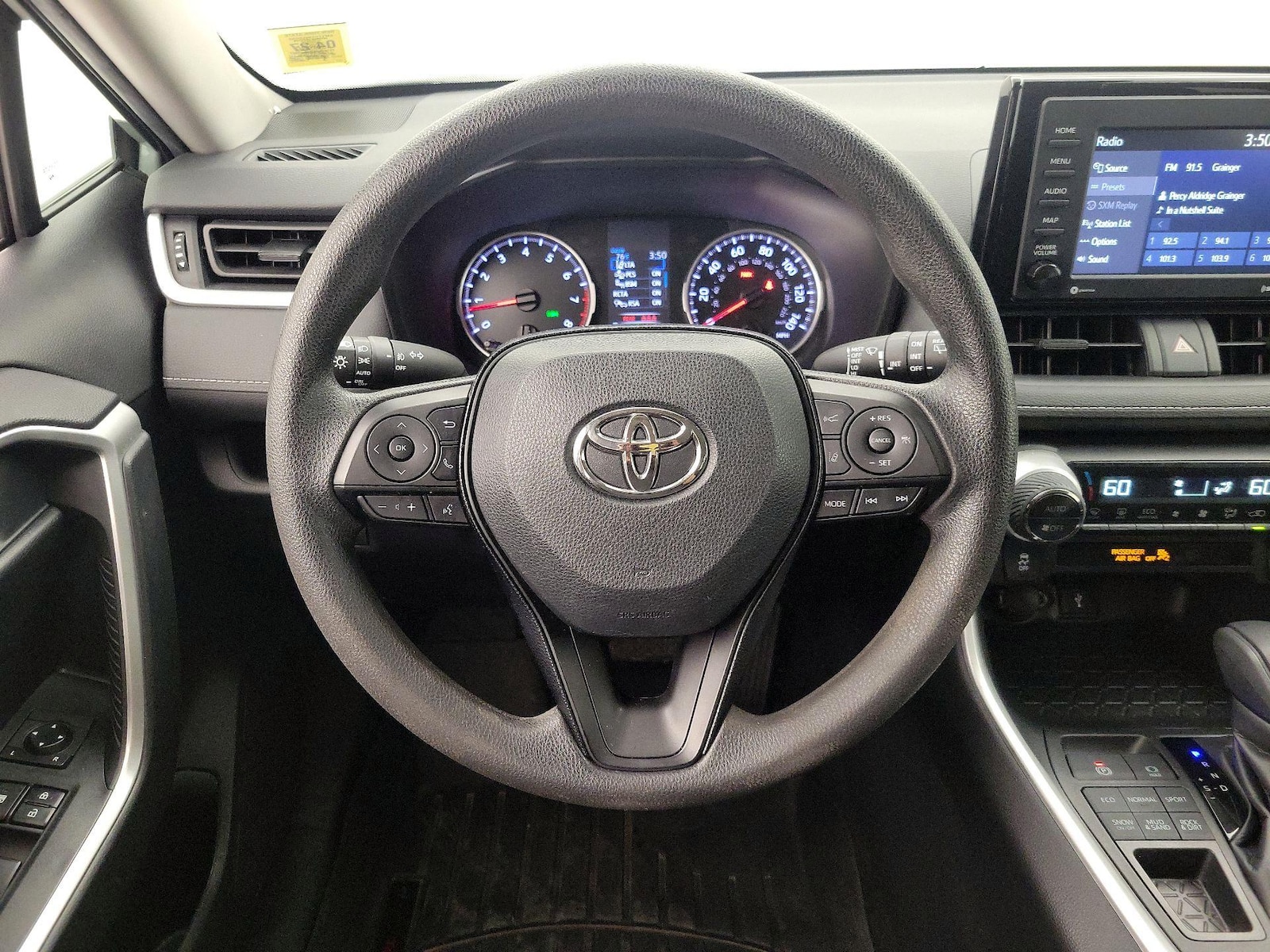 2020 Toyota RAV4 XLE - Photo 11