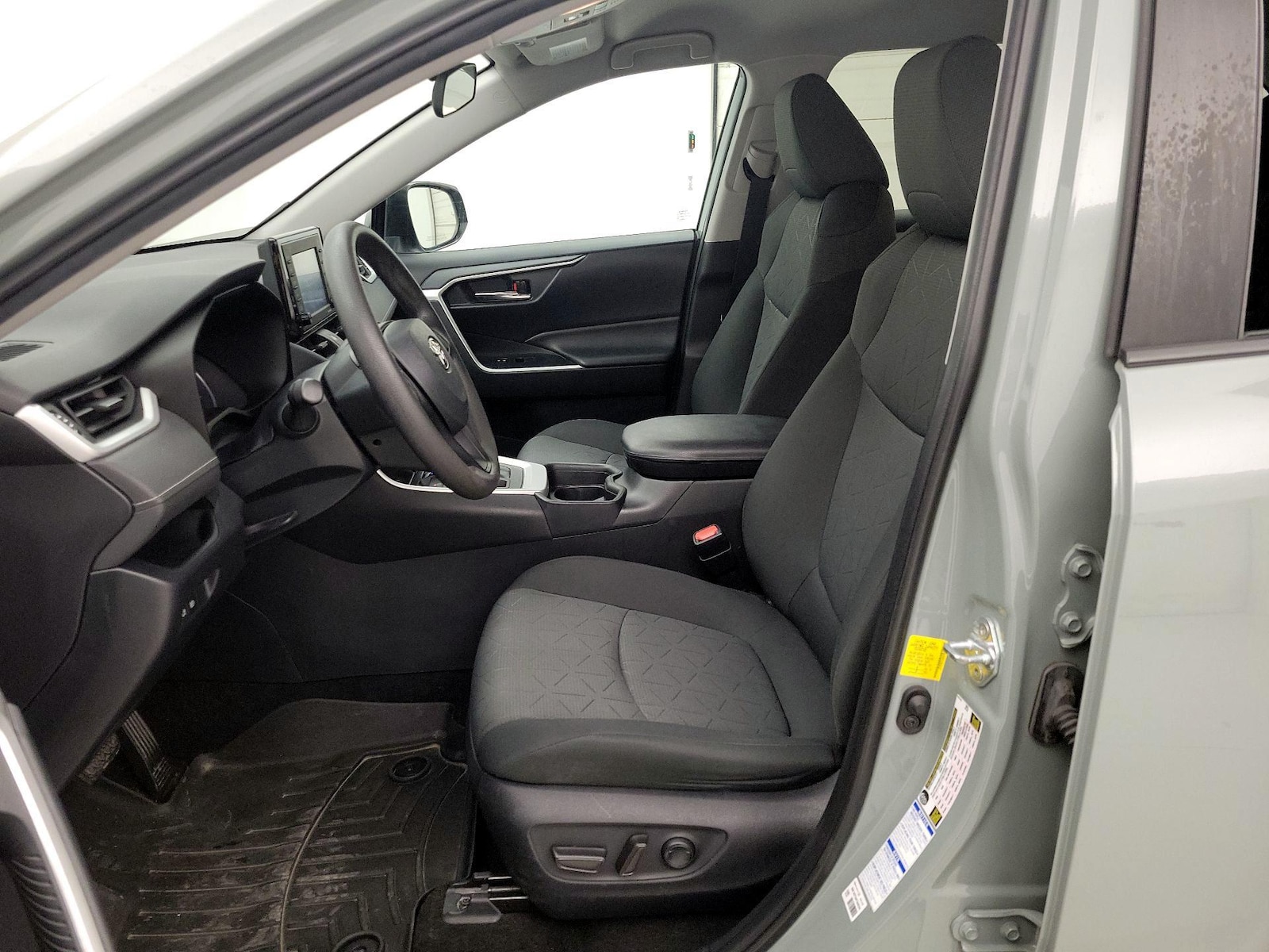 2020 Toyota RAV4 XLE - Photo 12