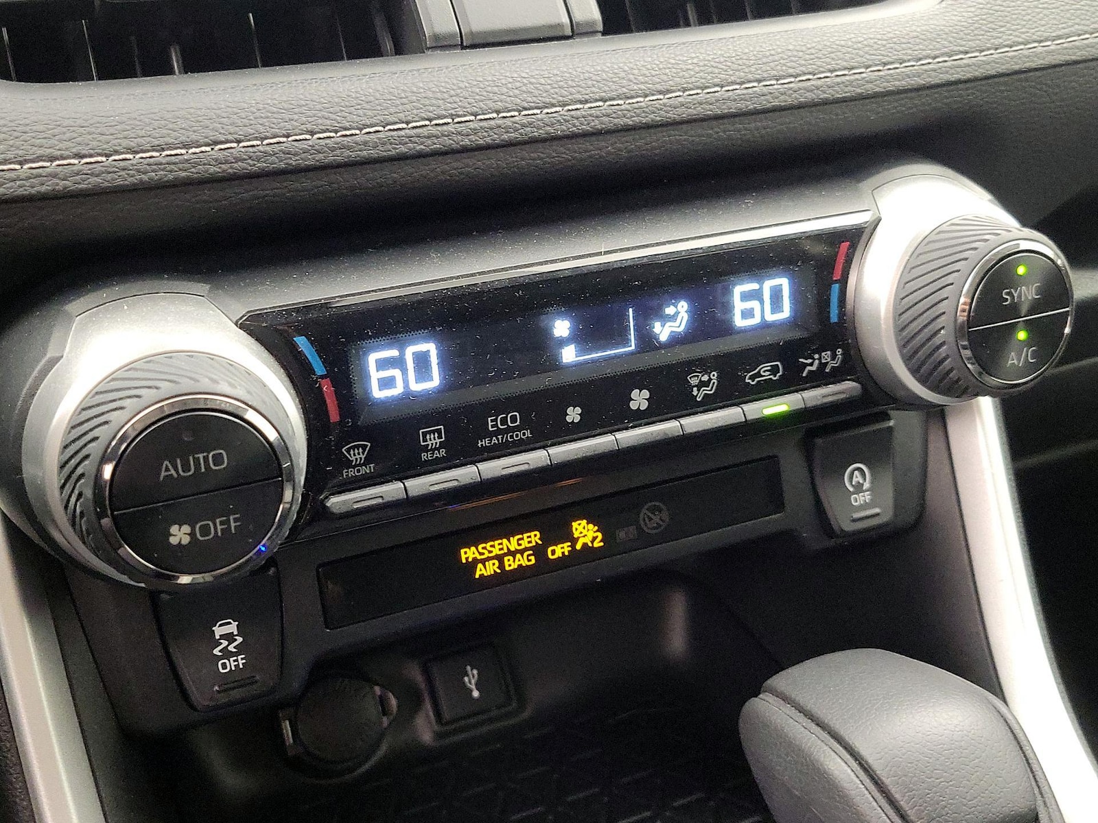 2020 Toyota RAV4 XLE - Photo 17
