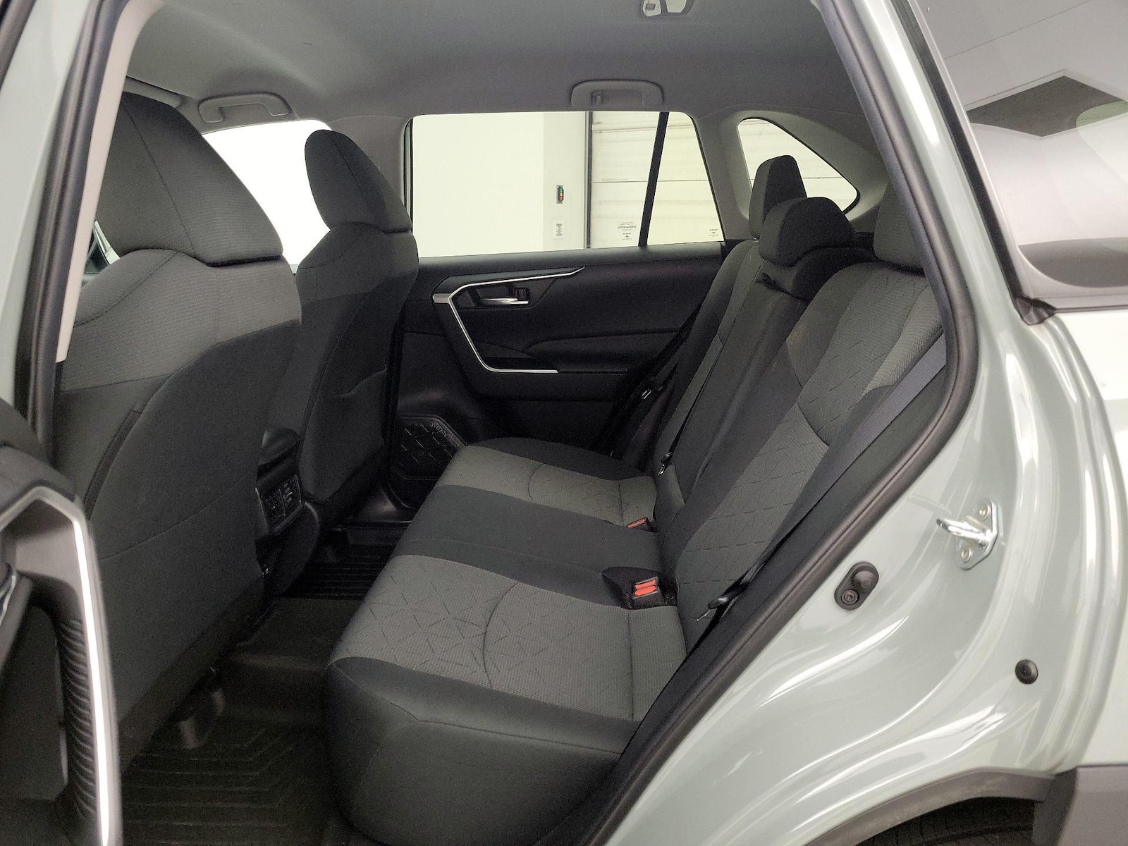 2020 Toyota RAV4 XLE - Photo 20