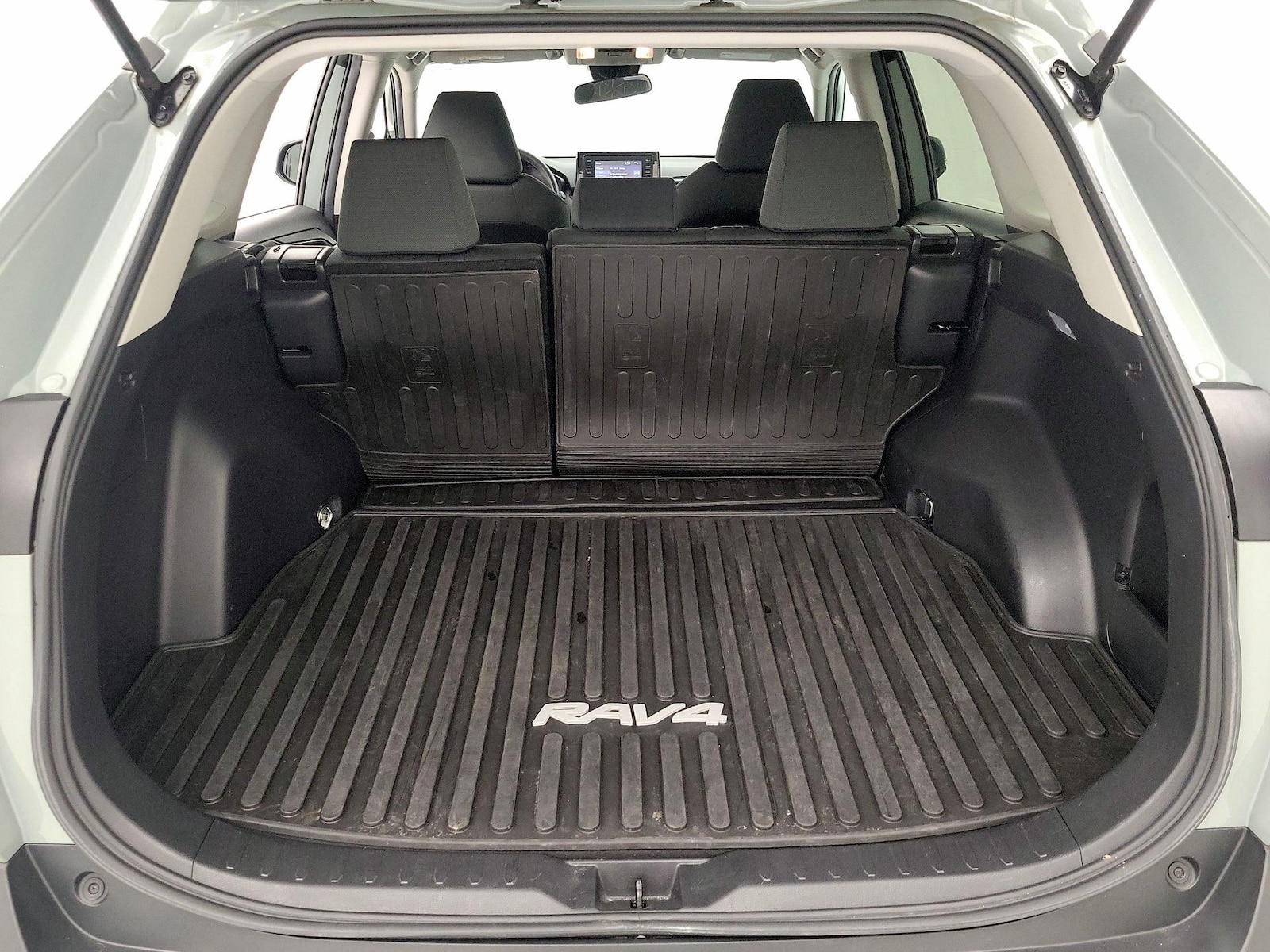 2020 Toyota RAV4 XLE - Photo 21