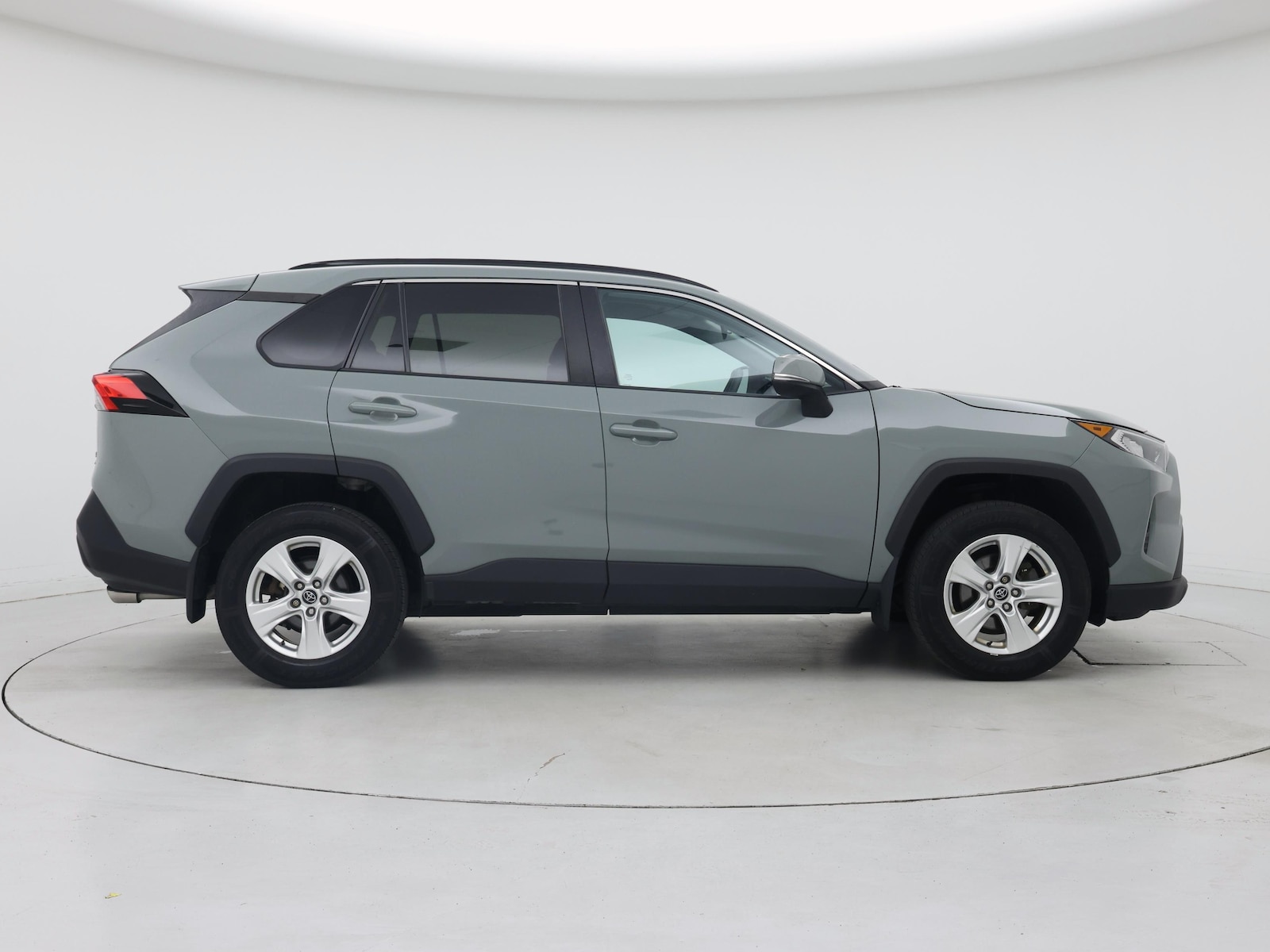2020 Toyota RAV4 XLE - Photo 8