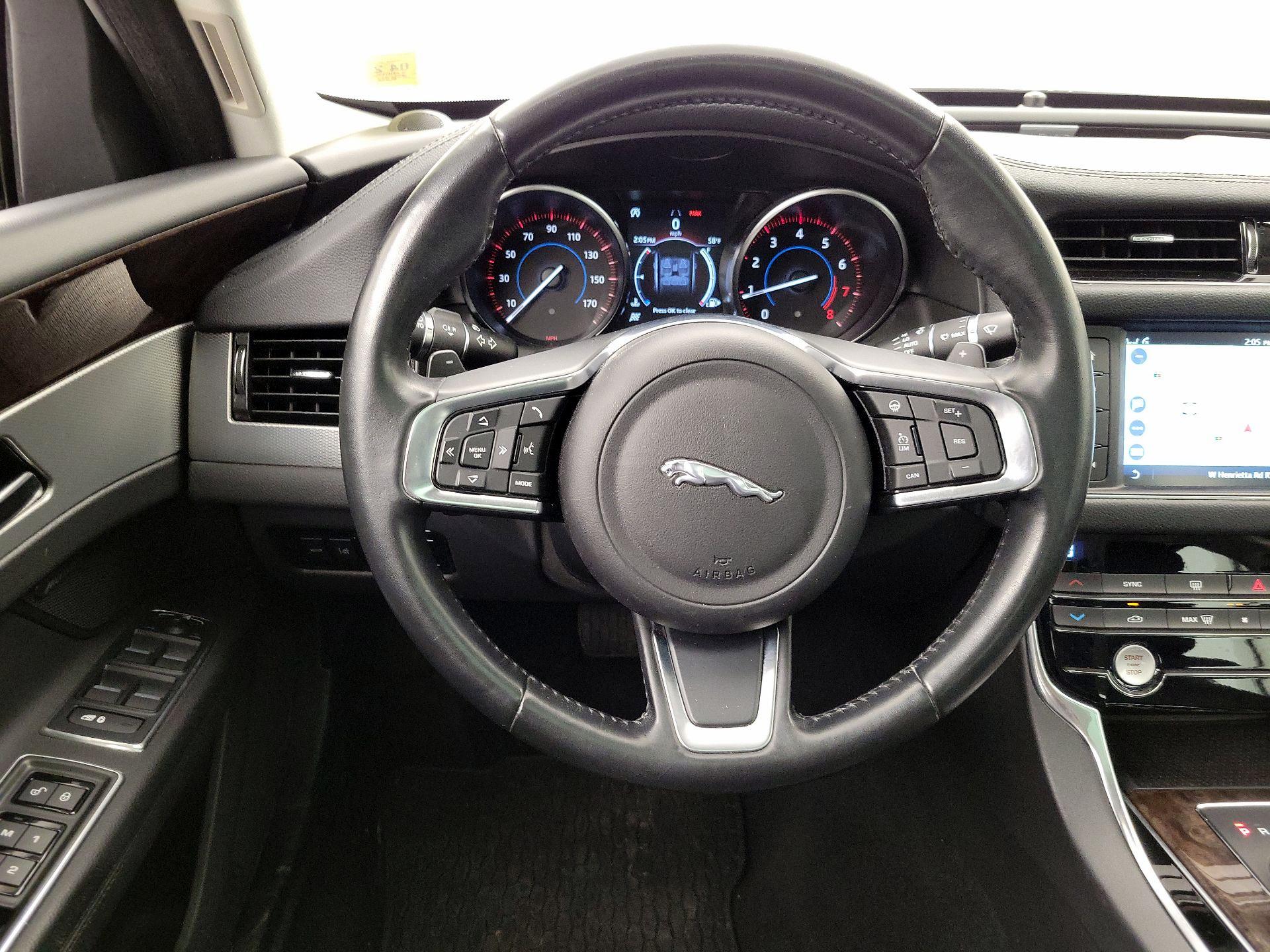 Thumbnail: 2018 Jaguar XF - 10