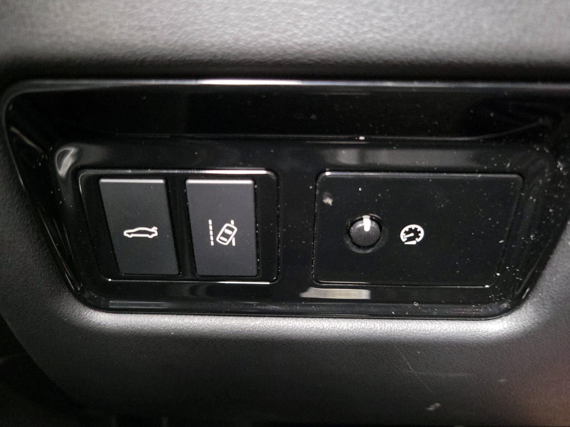 Thumbnail: 2018 Jaguar XF - 13