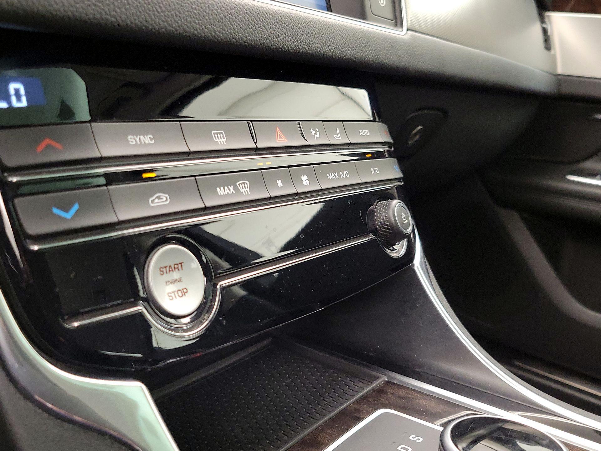 Thumbnail: 2018 Jaguar XF - 17