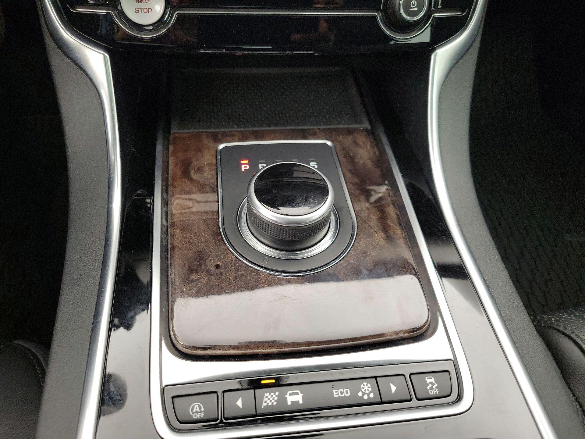 Thumbnail: 2018 Jaguar XF - 18