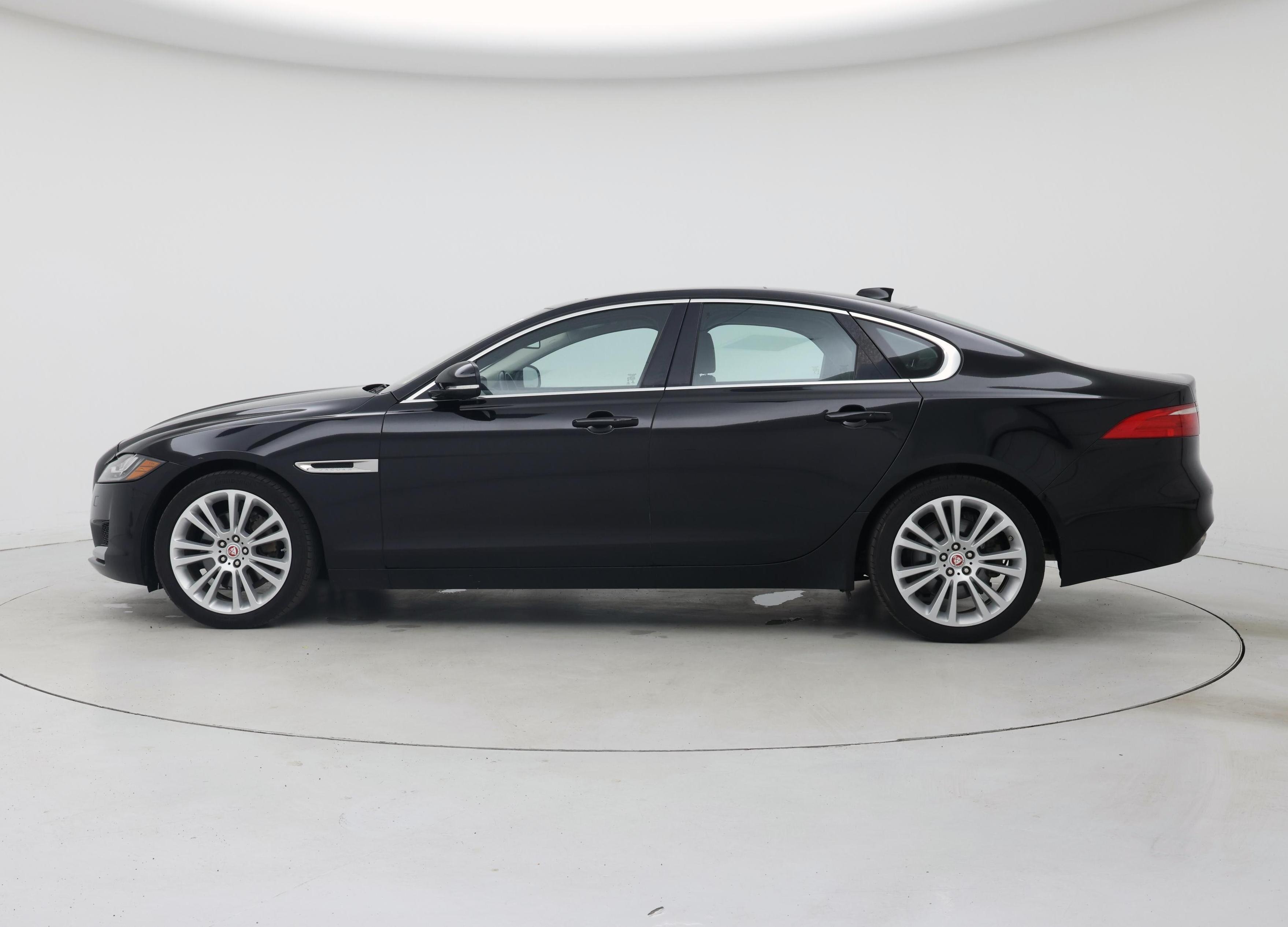 Thumbnail: 2018 Jaguar XF - 3