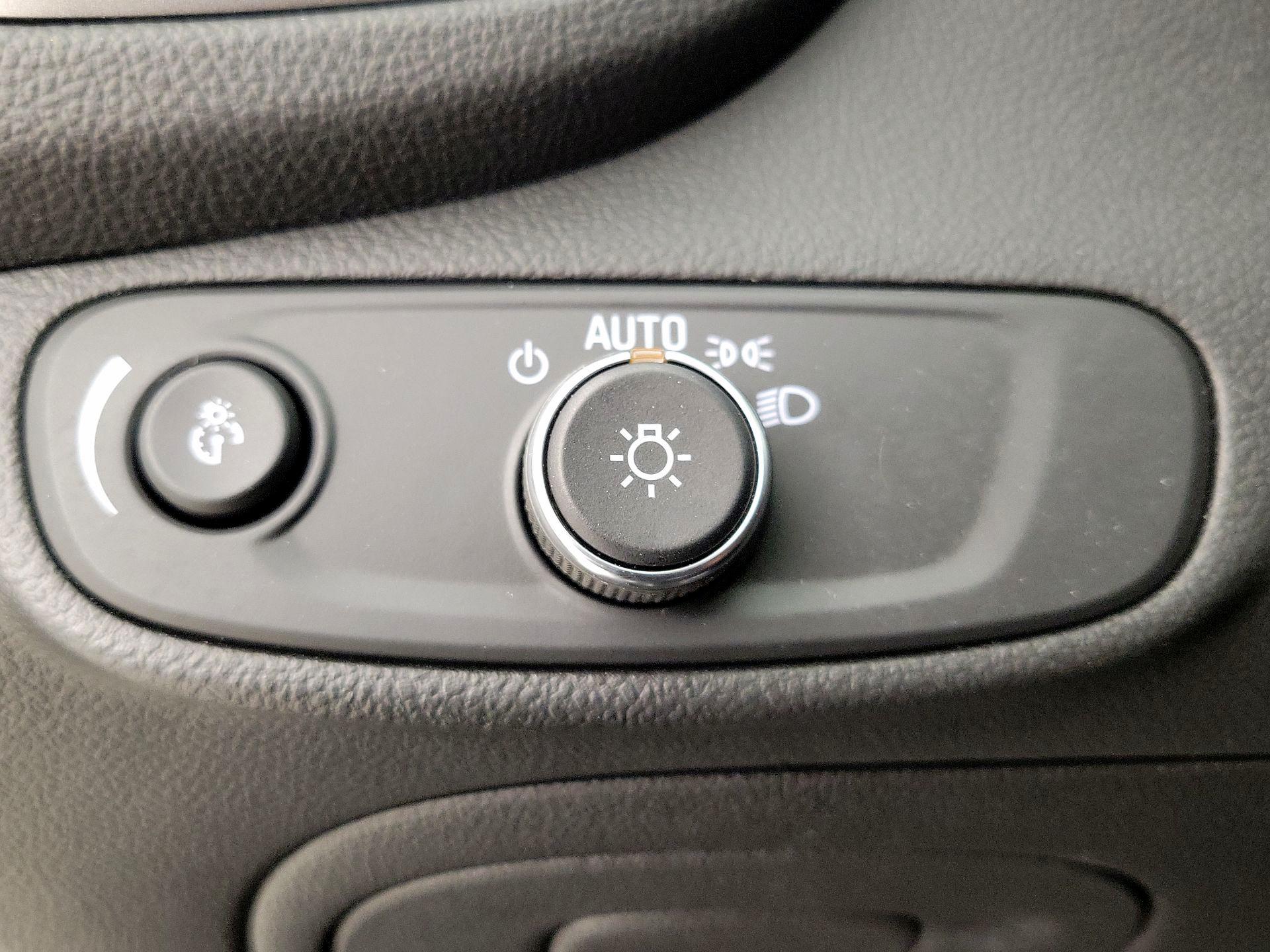 Thumbnail: 2020 Chevrolet Trax - 13