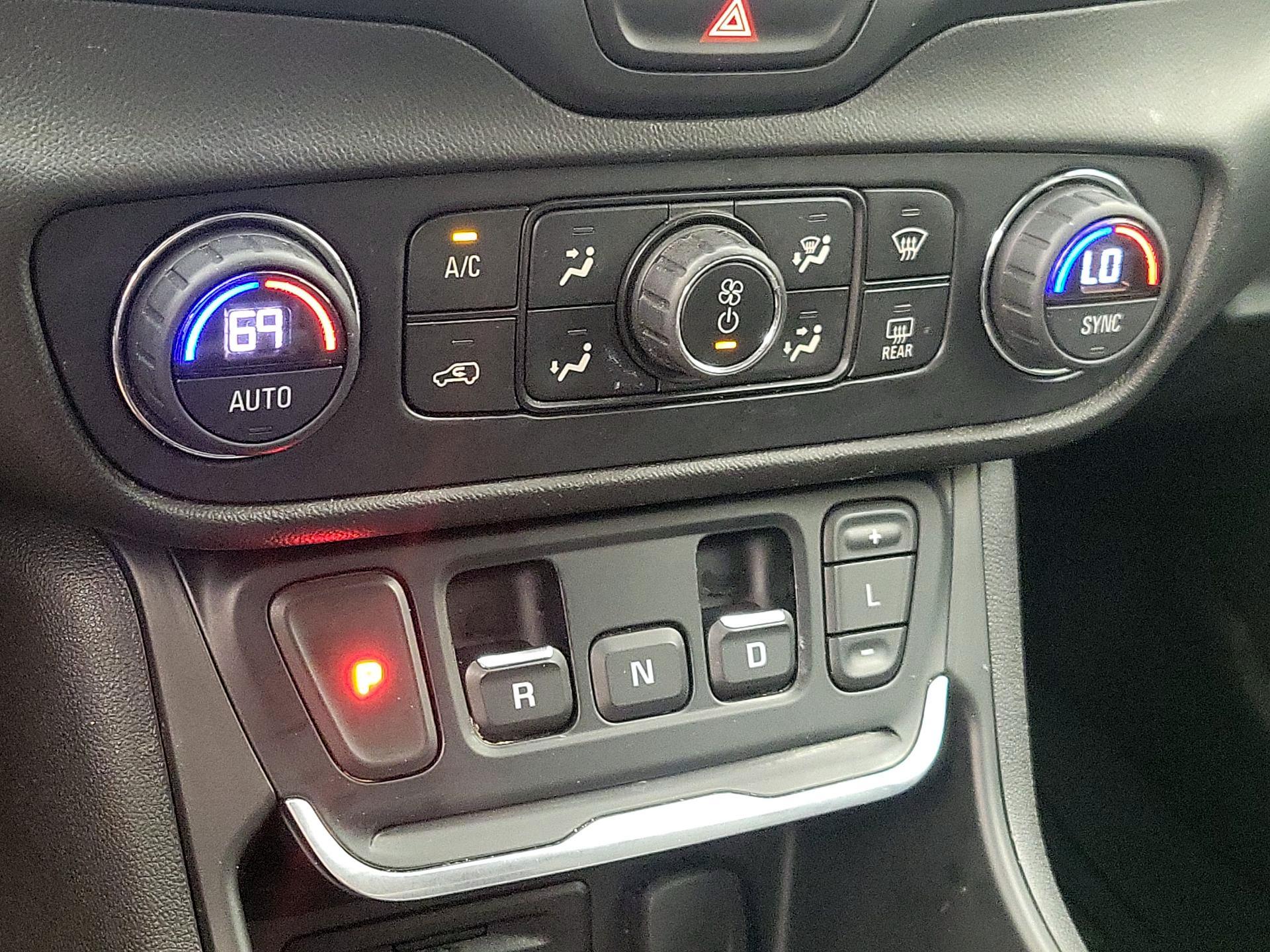 Thumbnail: 2019 GMC Terrain - 17