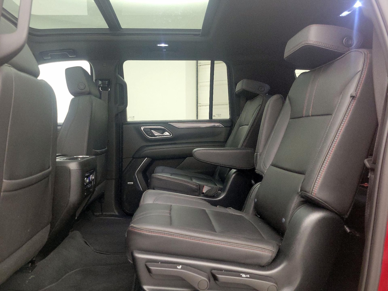 2023 Chevrolet Suburban RST - Photo 22