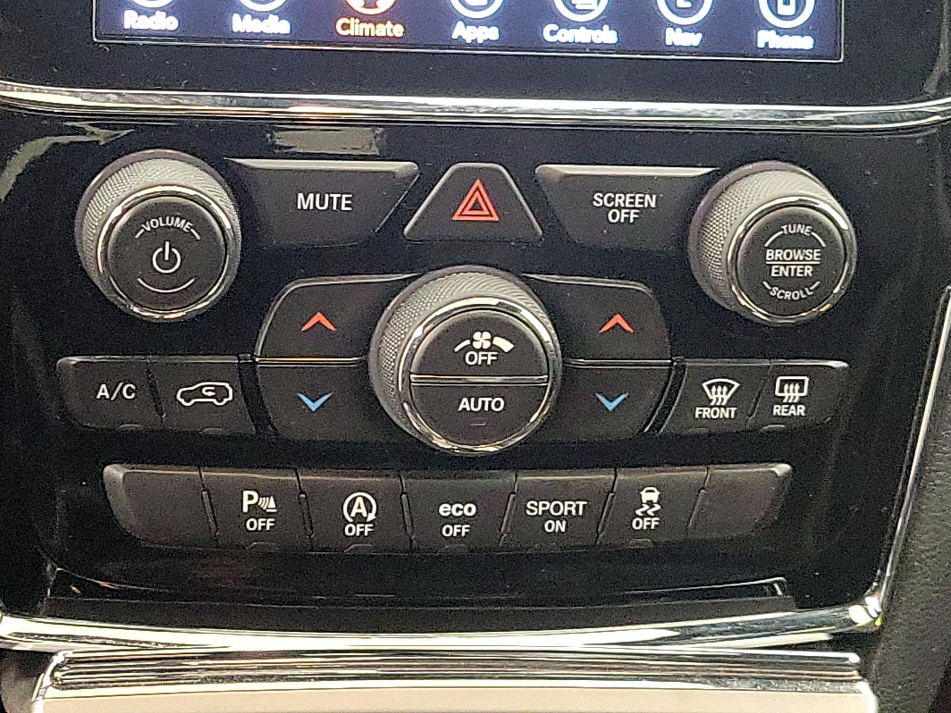 Thumbnail: 2019 Jeep Grand Cherokee - 17