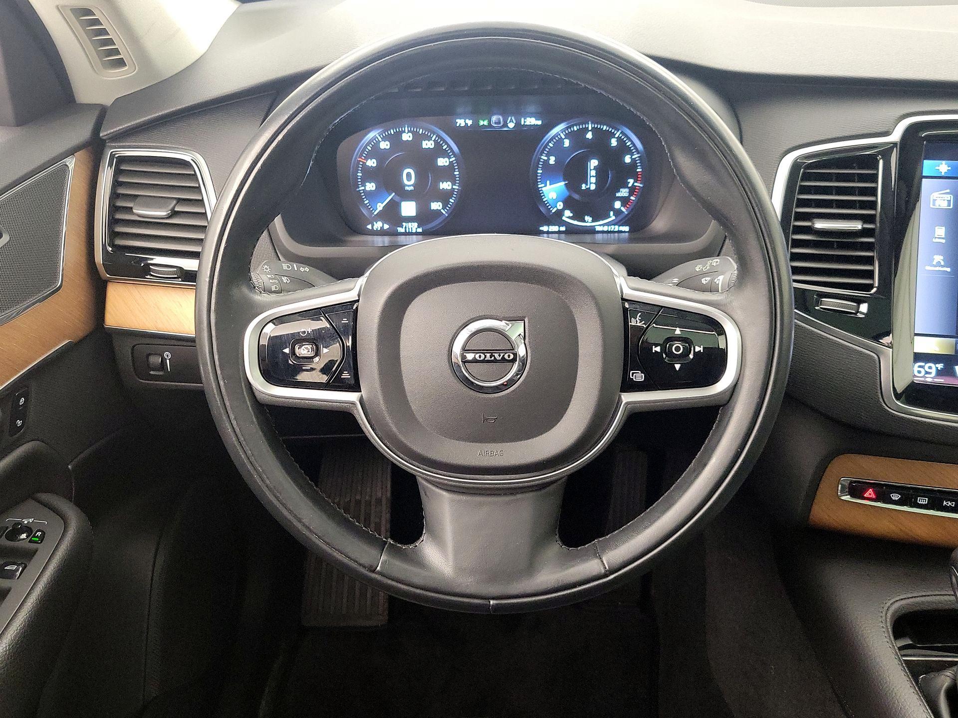Thumbnail: 2021 Volvo XC90 - 10