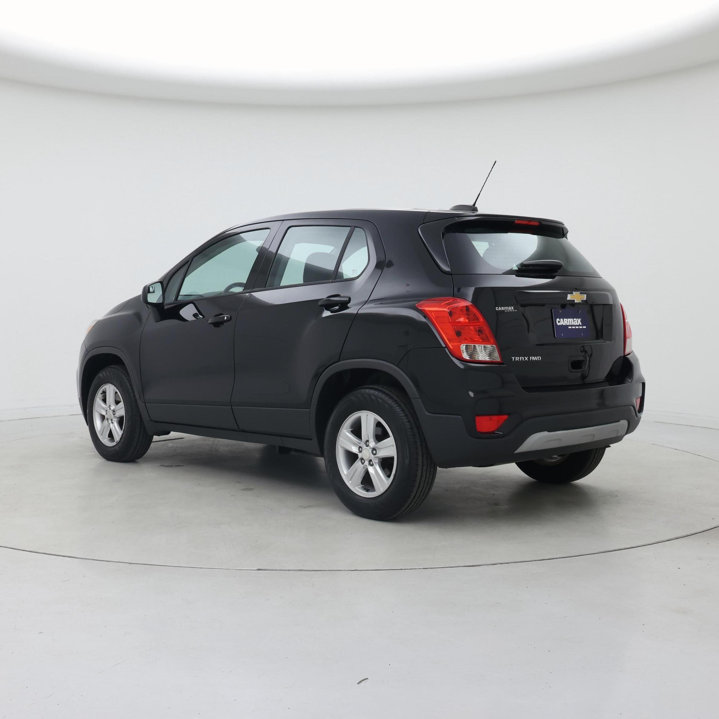 Thumbnail: 2017 Chevrolet Trax - 2