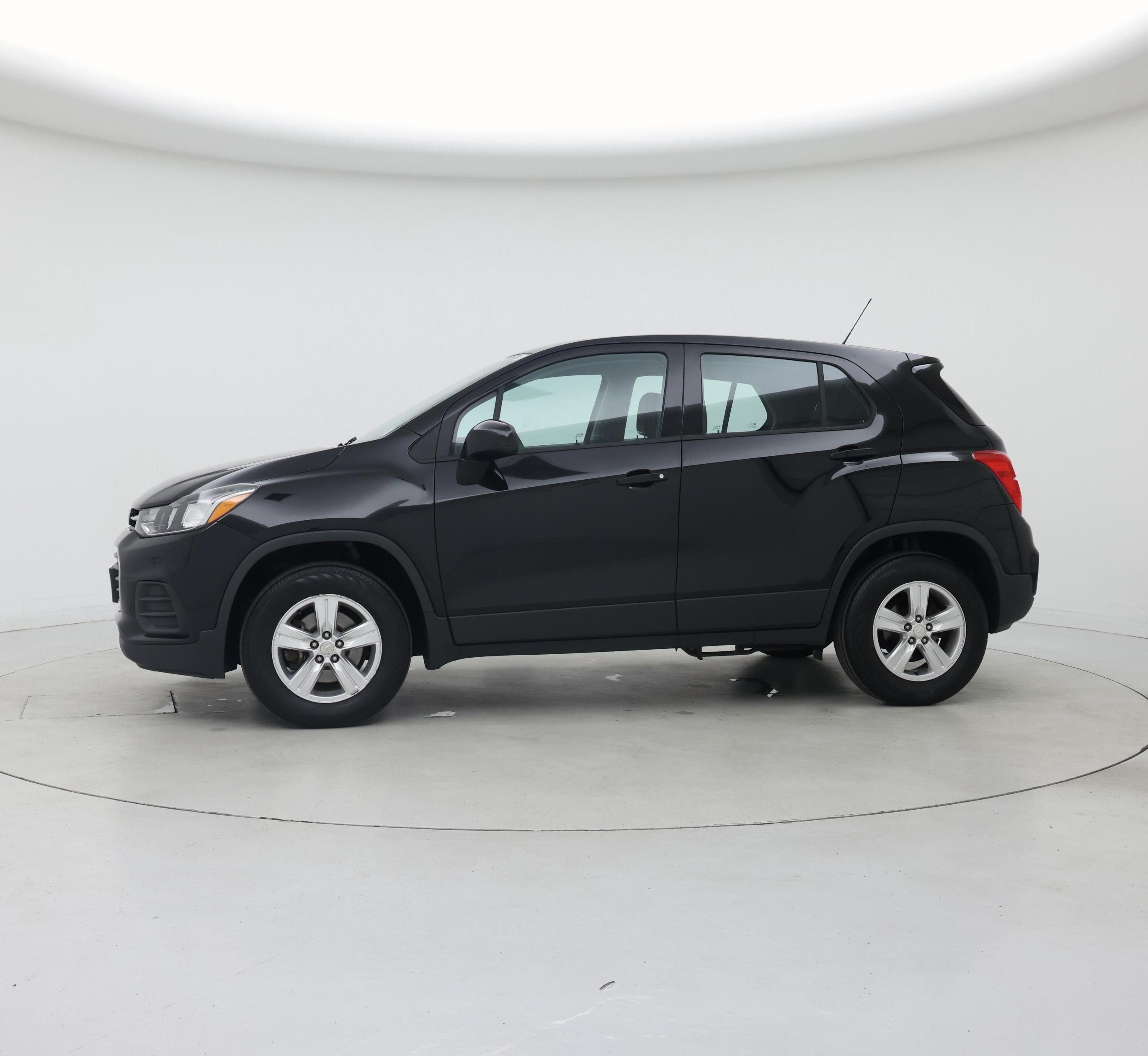Thumbnail: 2017 Chevrolet Trax - 3