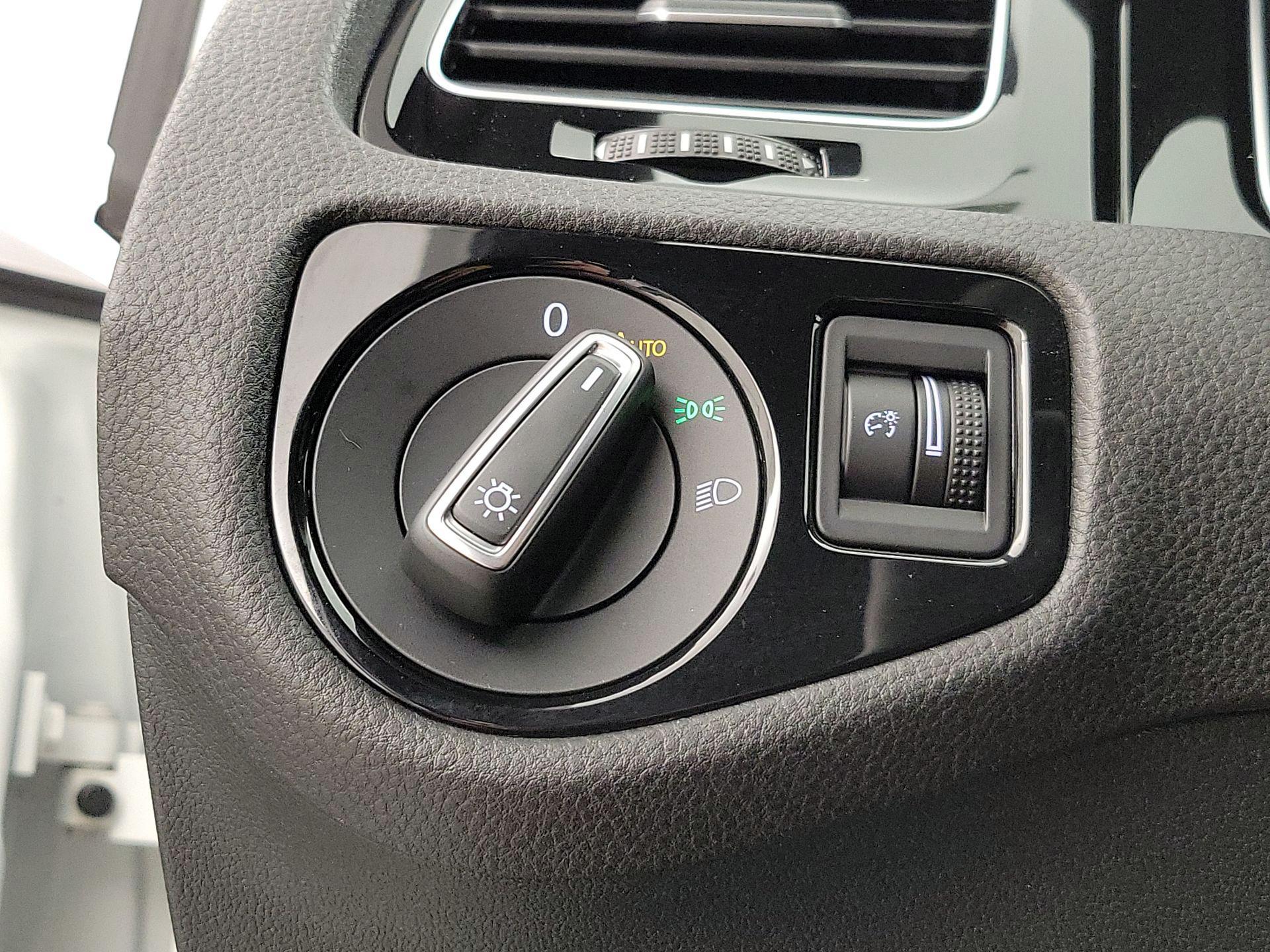 Thumbnail: 2019 Volkswagen Golf - 13